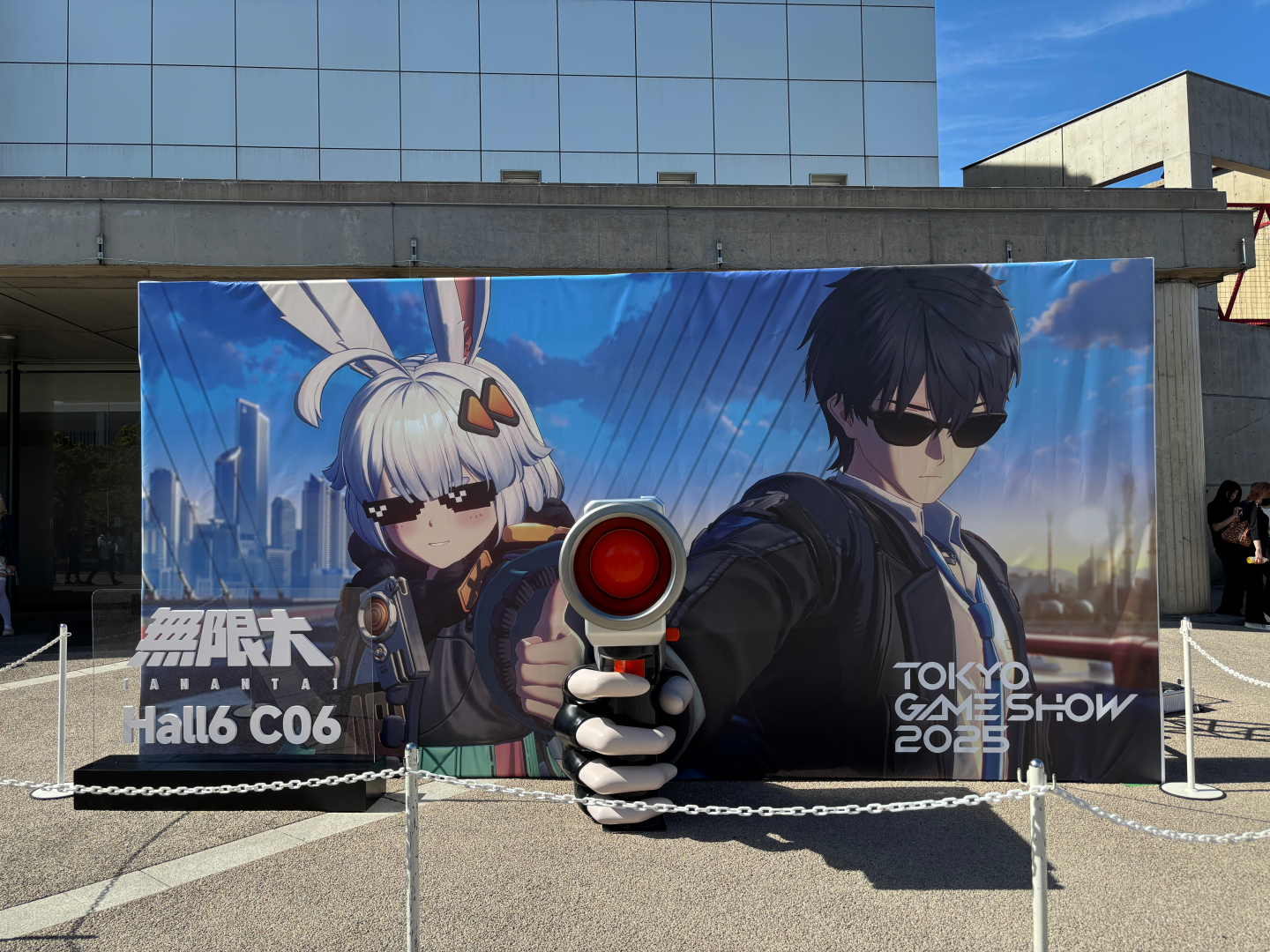 幕張メッセの外には大きなフォトスポットも展開されているので見逃せない