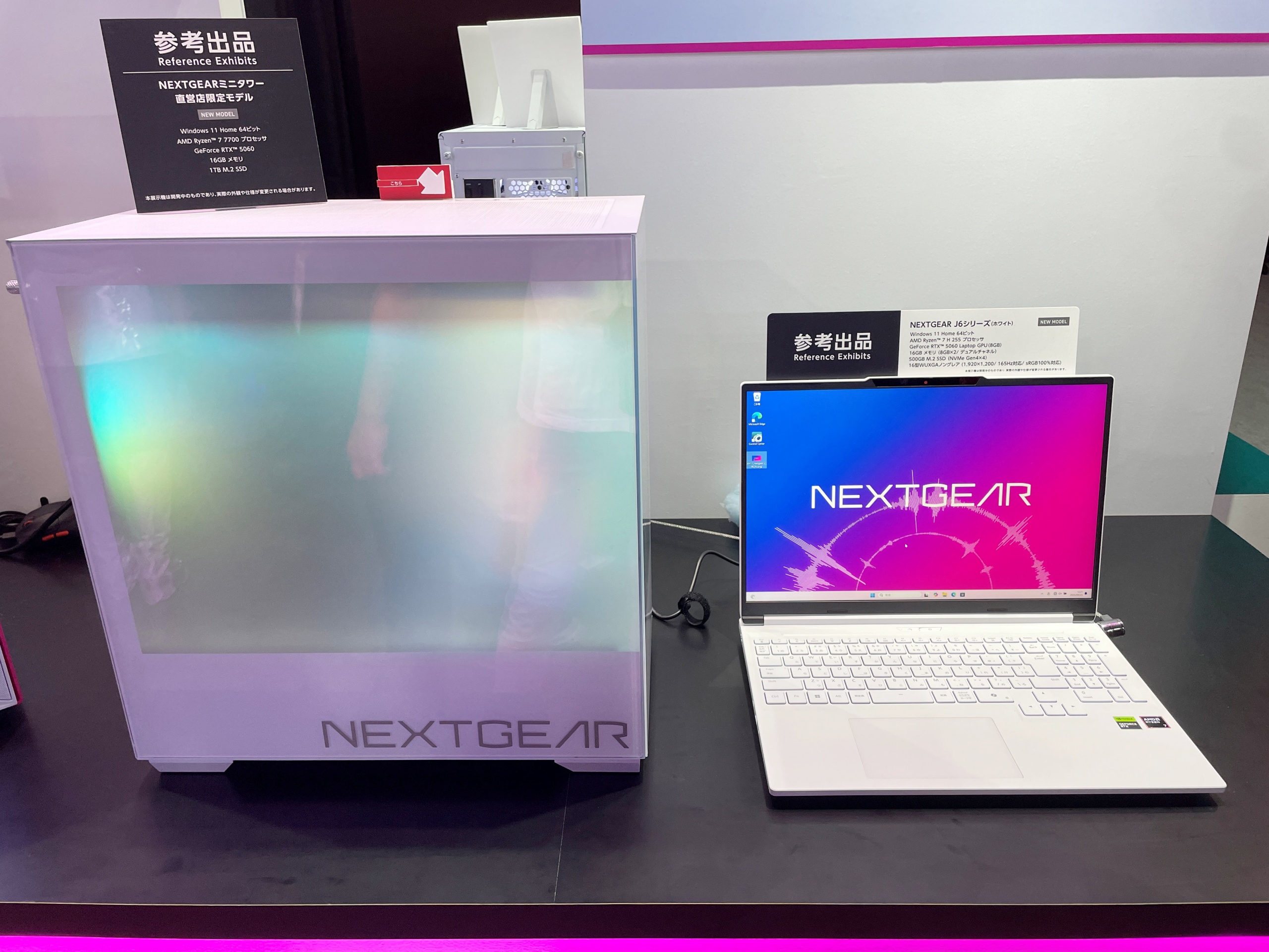 ボタン一つでケースの透明・スモークを切り替えできる