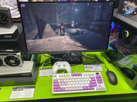 MSI、人感センサー付モニター展示中！ 浮世絵ノートPCや近日発売