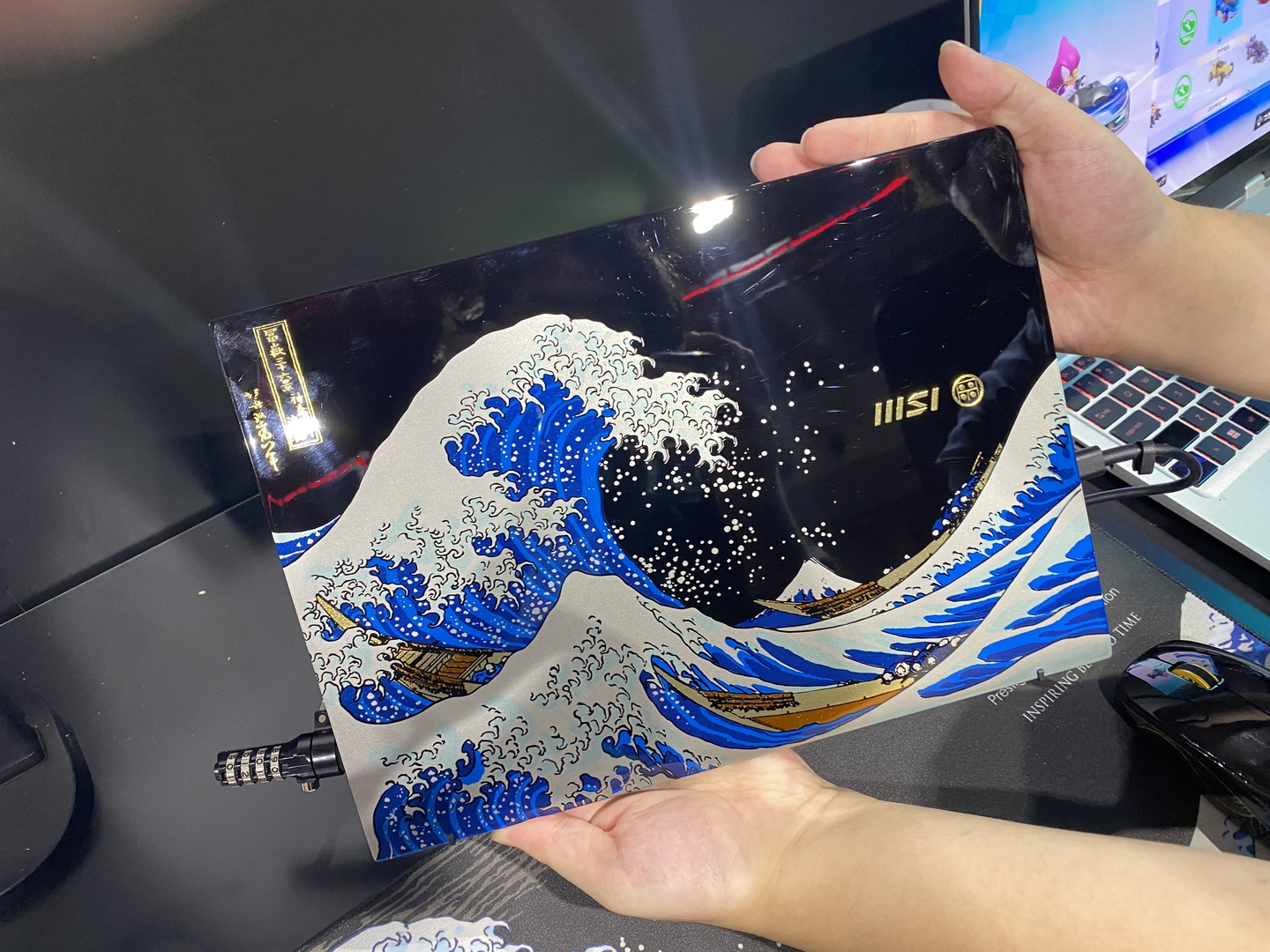 「Prestige-13-AI-Ukiyoe-Edition-A2VMG-1031JP」9月5日発売