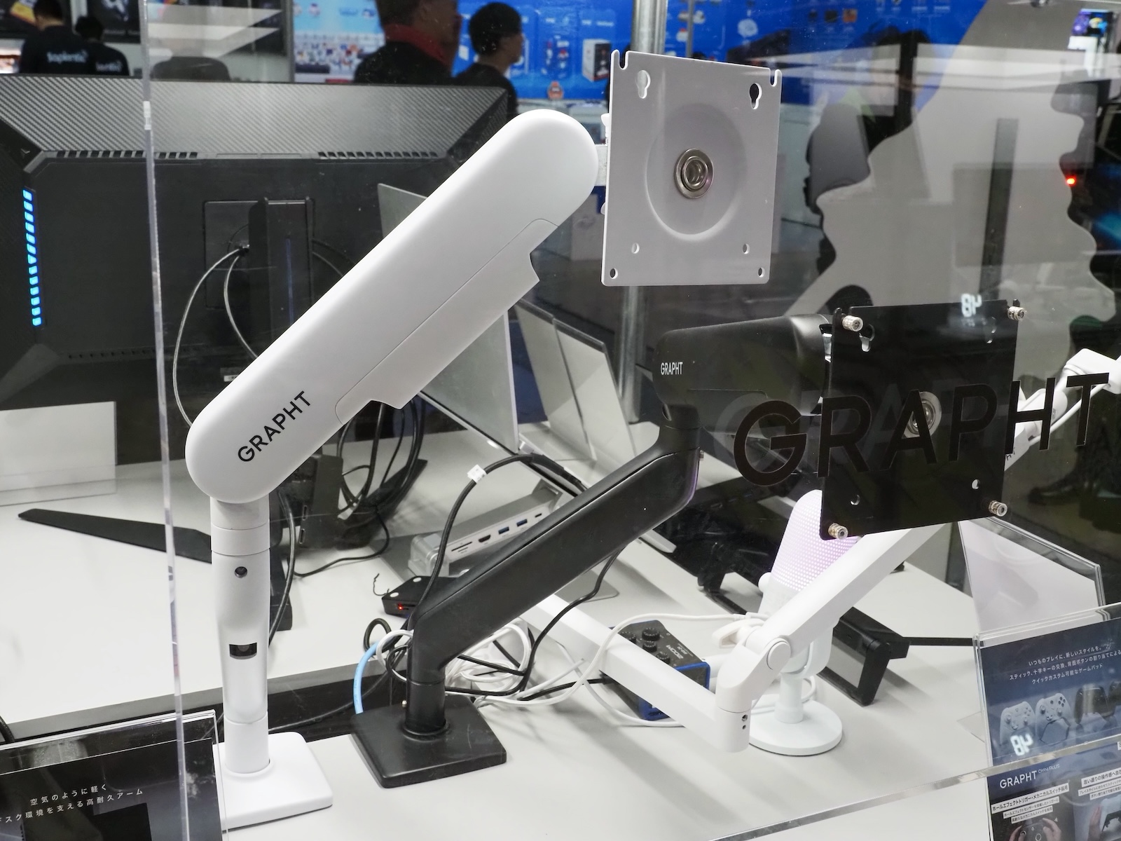 「Aero M9C」はトーションスプリングを採用したモニターアーム。10月31日発売予定で、価格は9,980円となっている