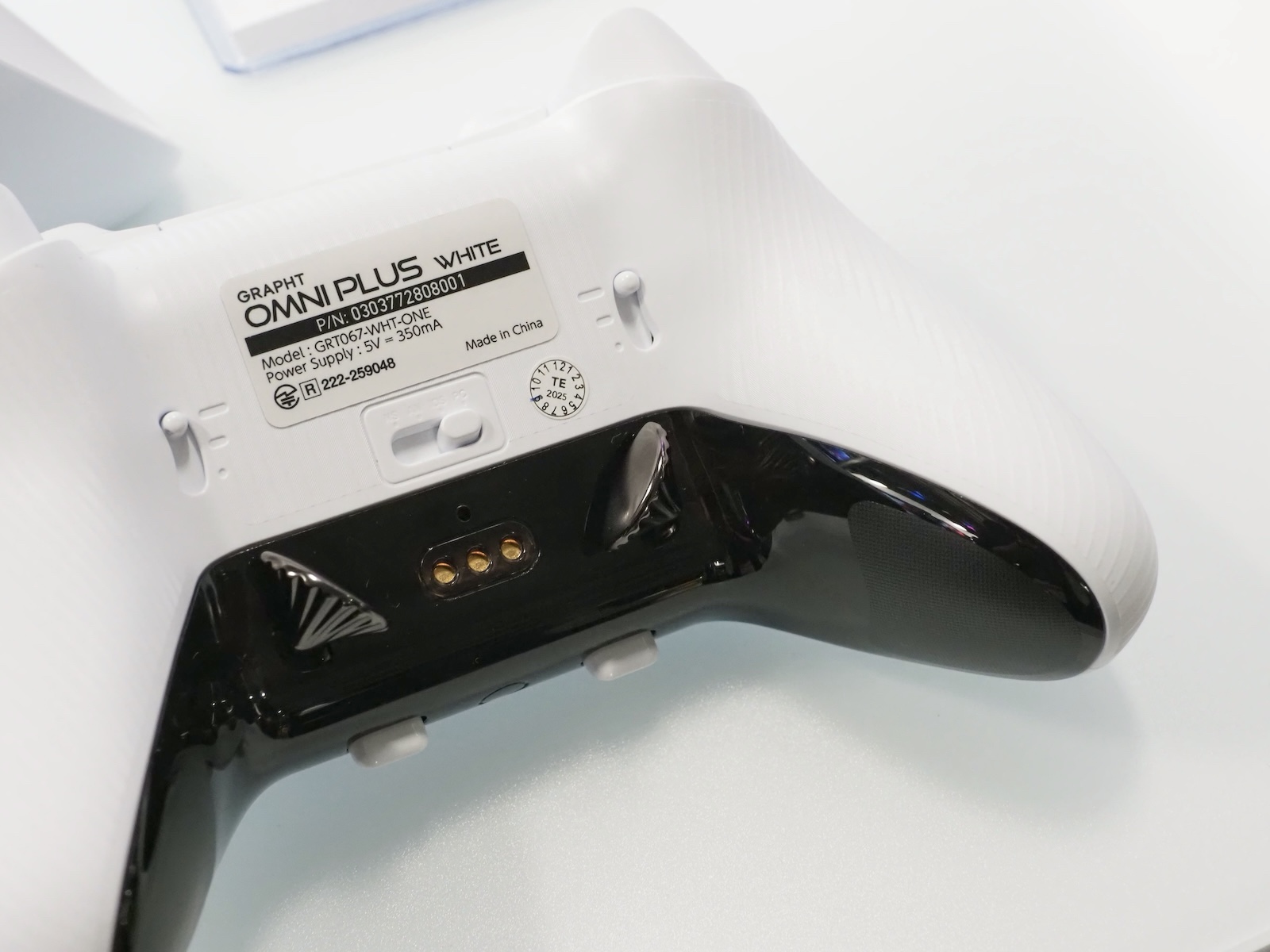 背面ボタンも搭載。ソフトウェアなしで簡単に割り当てられる