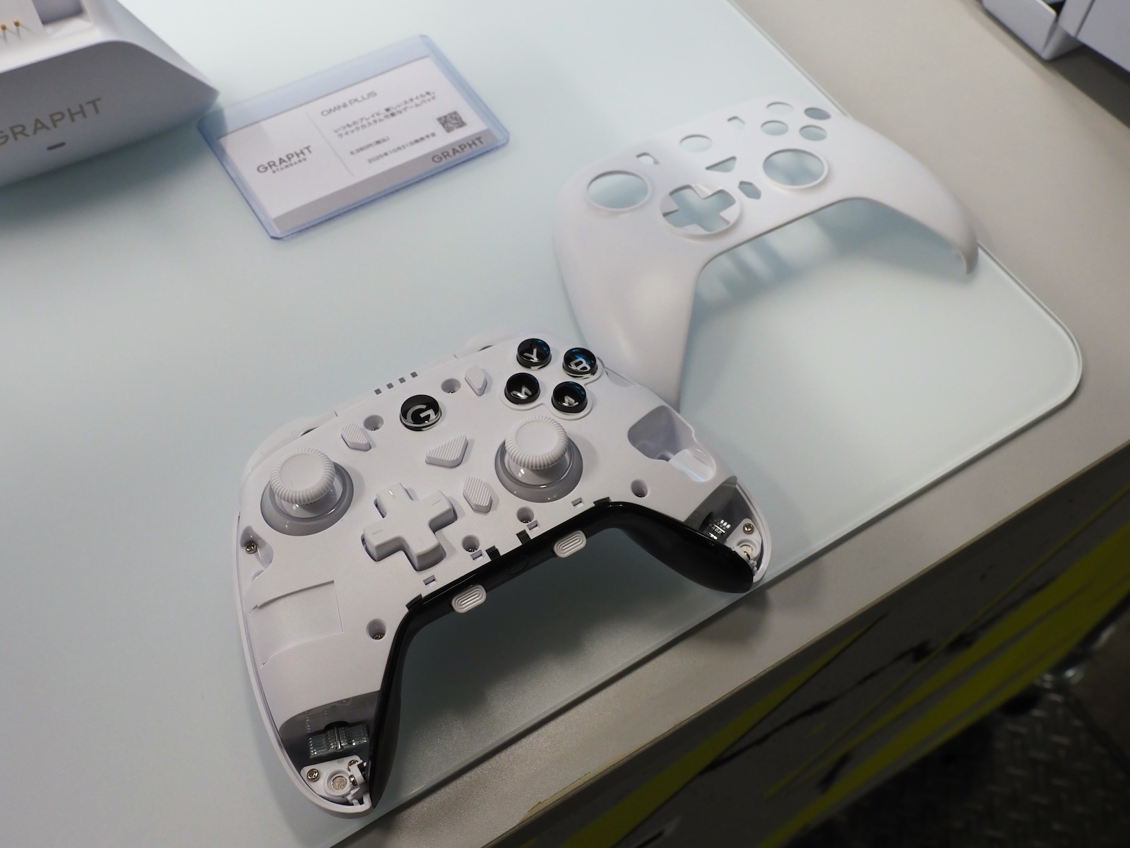 トッププレートは着脱可能。将来的に様々なパネルを展開したいと担当者が語ってくれた