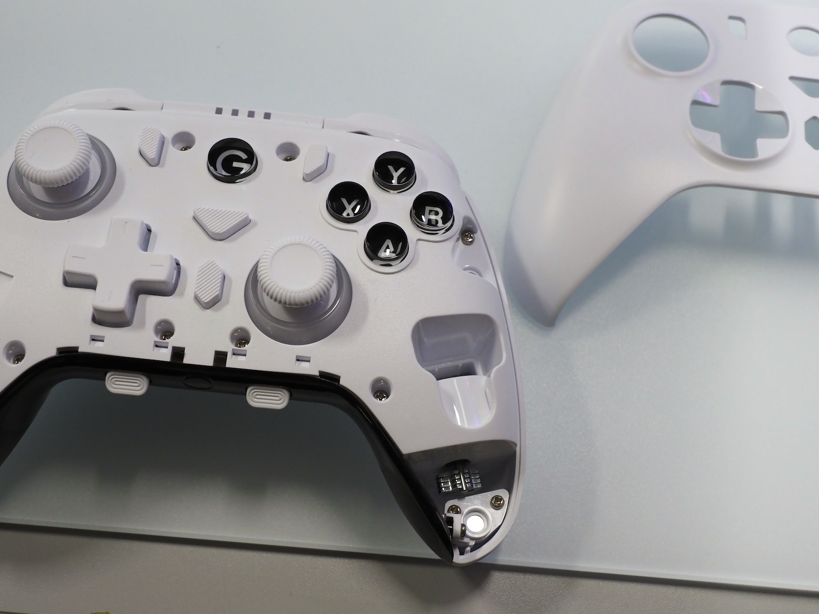 筐体内にはUSBドングルを収納できる