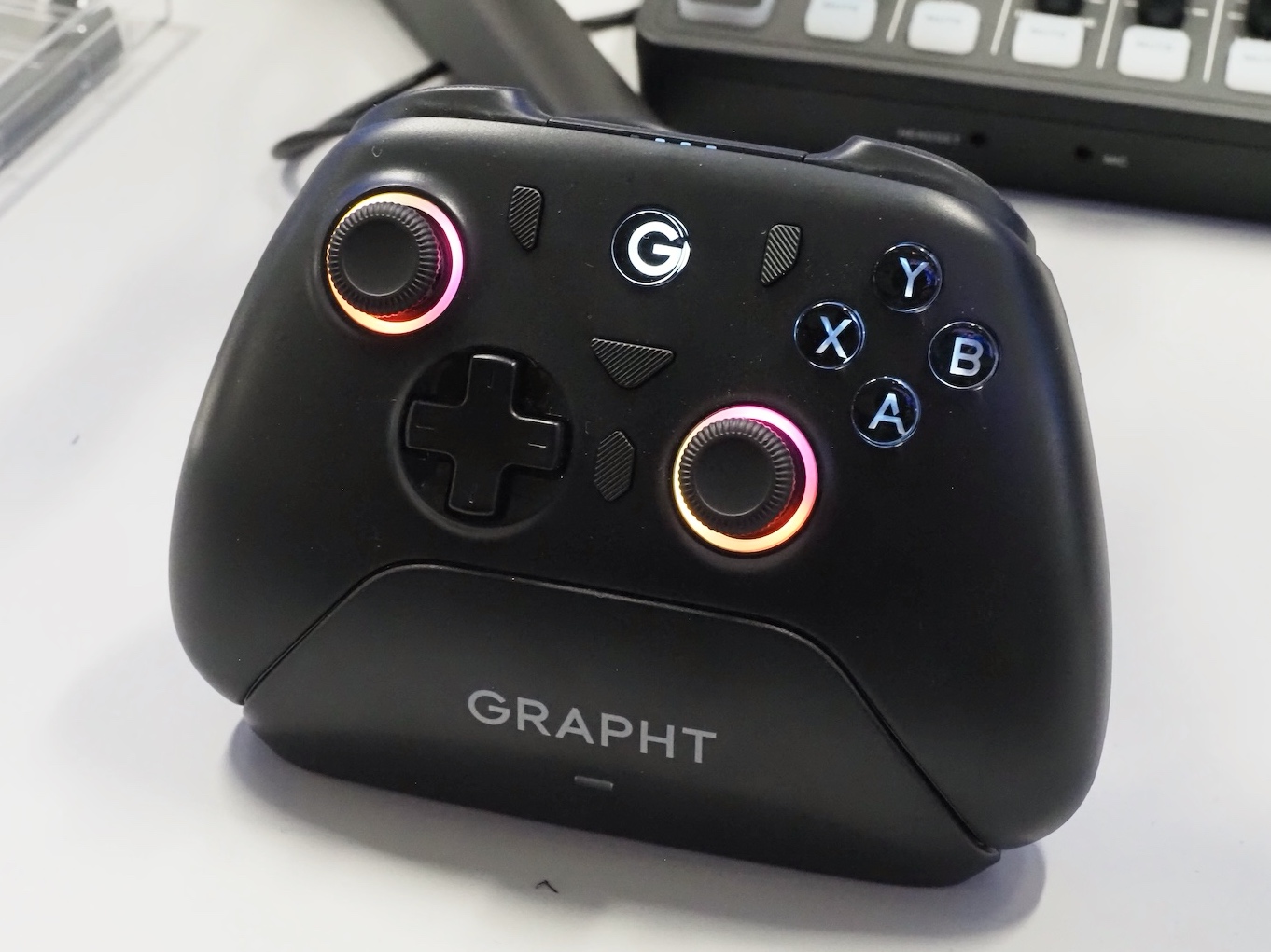 もちろんブラックモデルも用意される