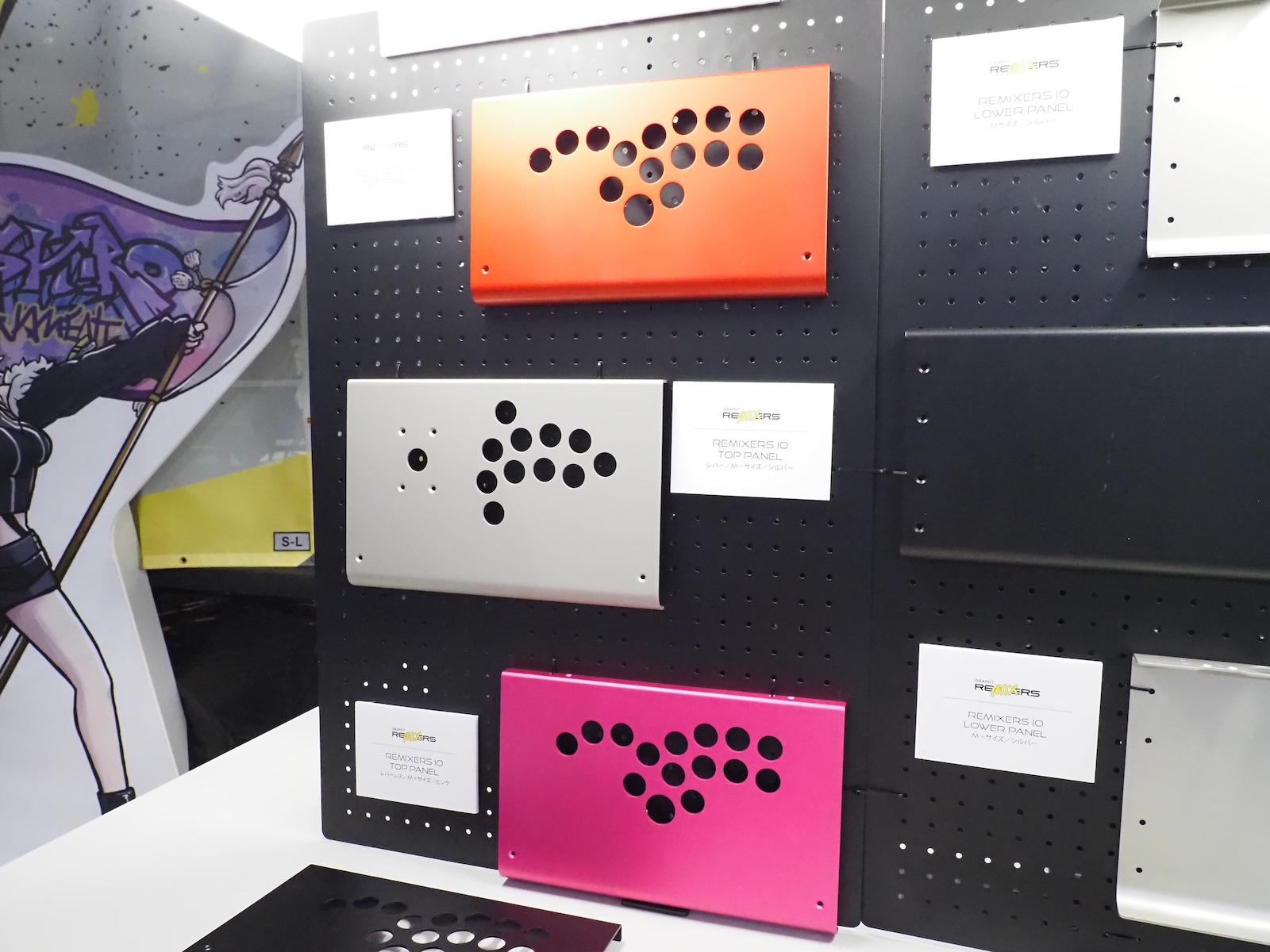 パネルのカラーや筐体のサイズだけでなく……