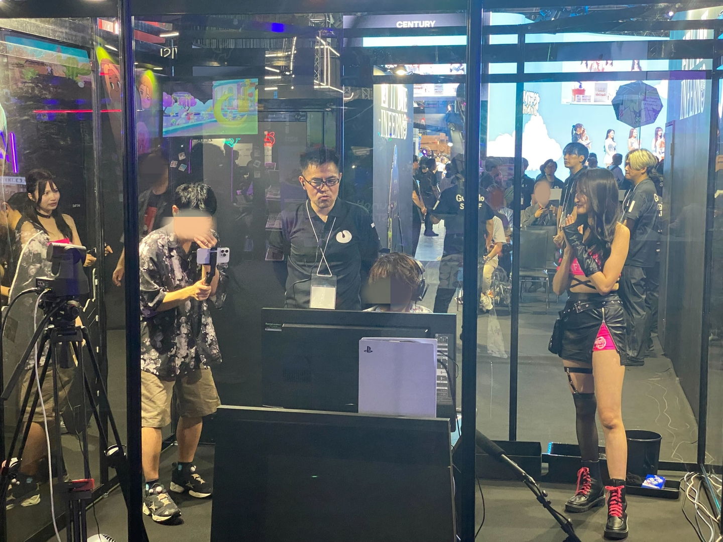 他の方がプレイしている様子。プレイ中は横のお姉さんを見ている余裕はなかった