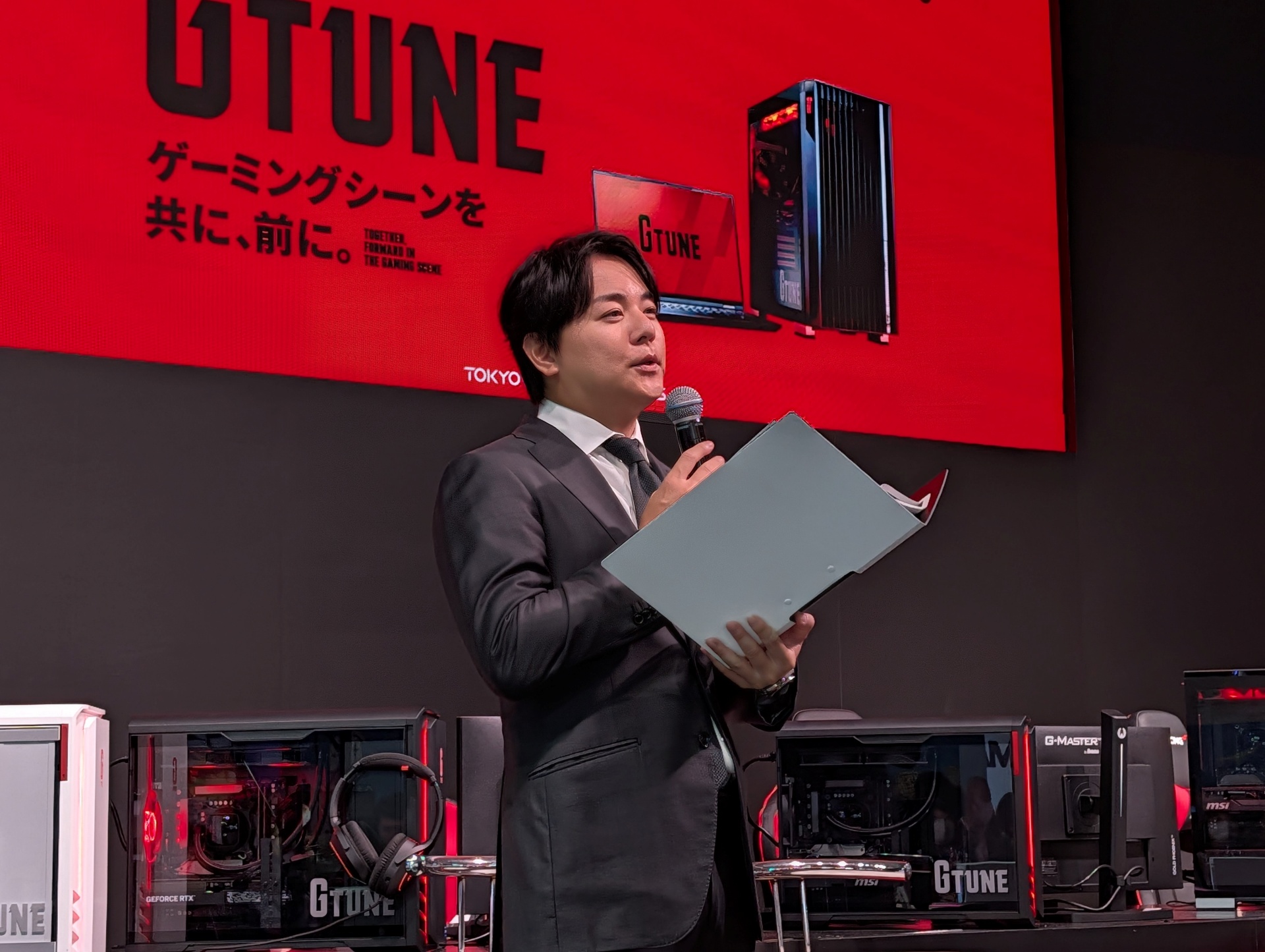 MCはeスポーツキャスターの平岩康佑氏が務めた