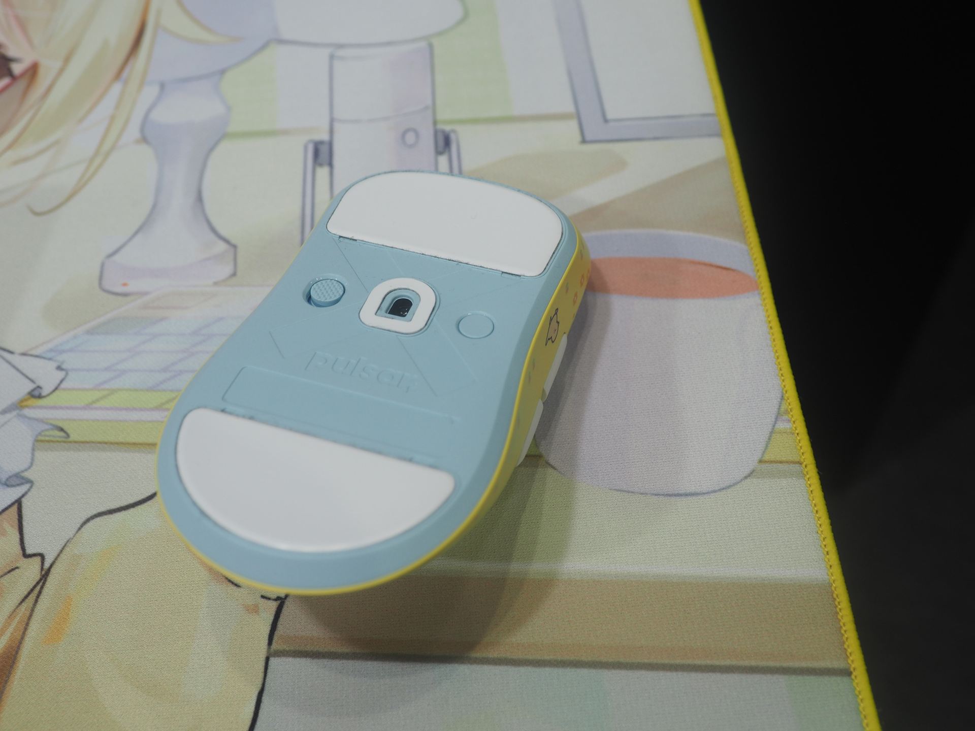 「小雀とと」コラボマウスの裏面