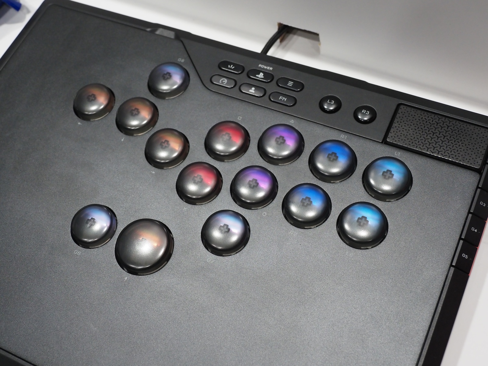 ボタンは「CORSAIR MGX ハイパードライブ」を採用