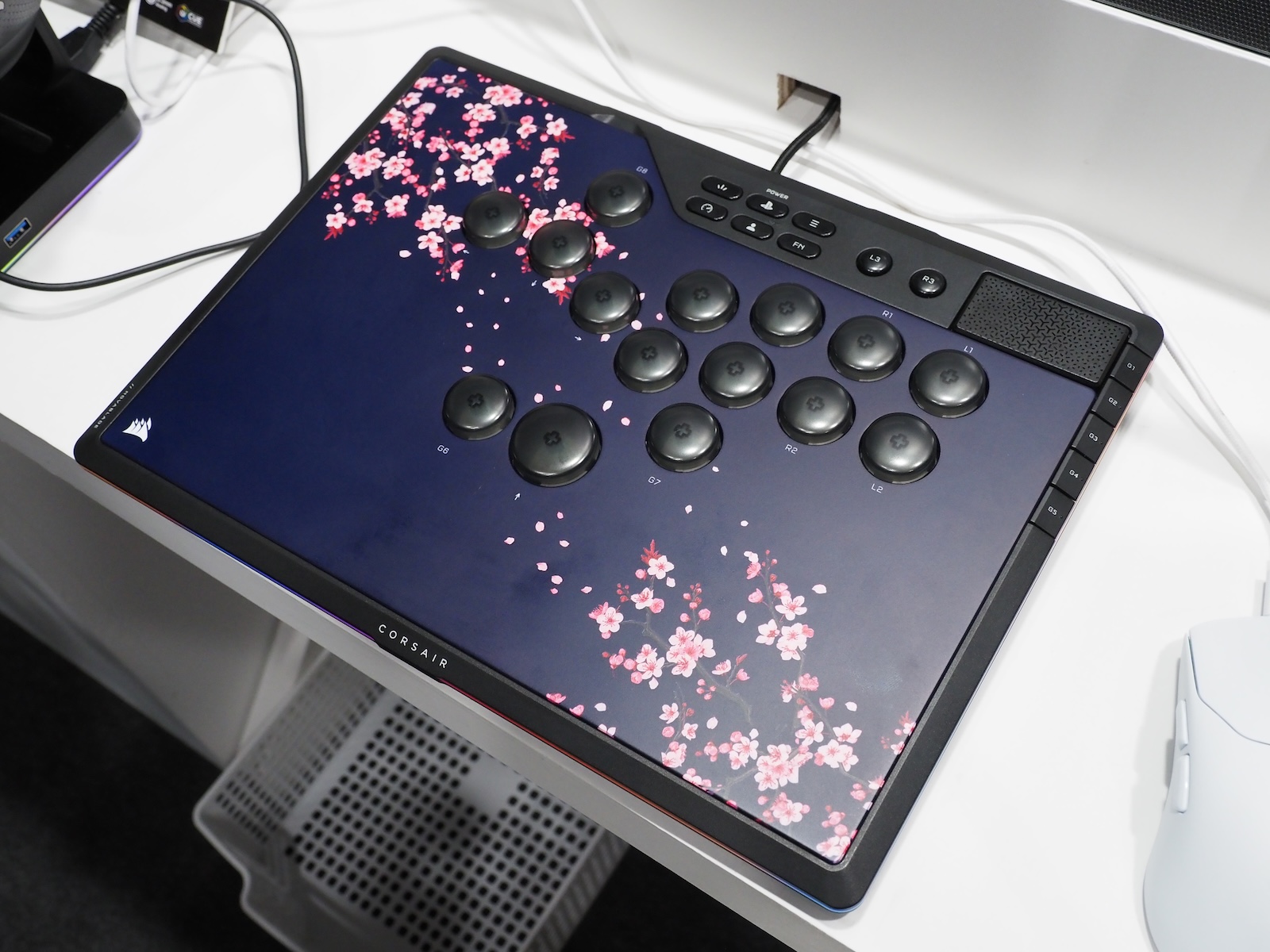 ブースでは桜がデザインされたプレートが用意されていた