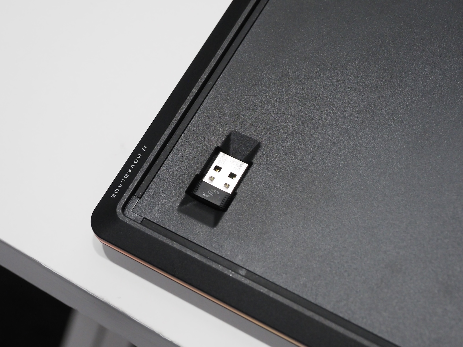 USBドングルの収納スペースを確保