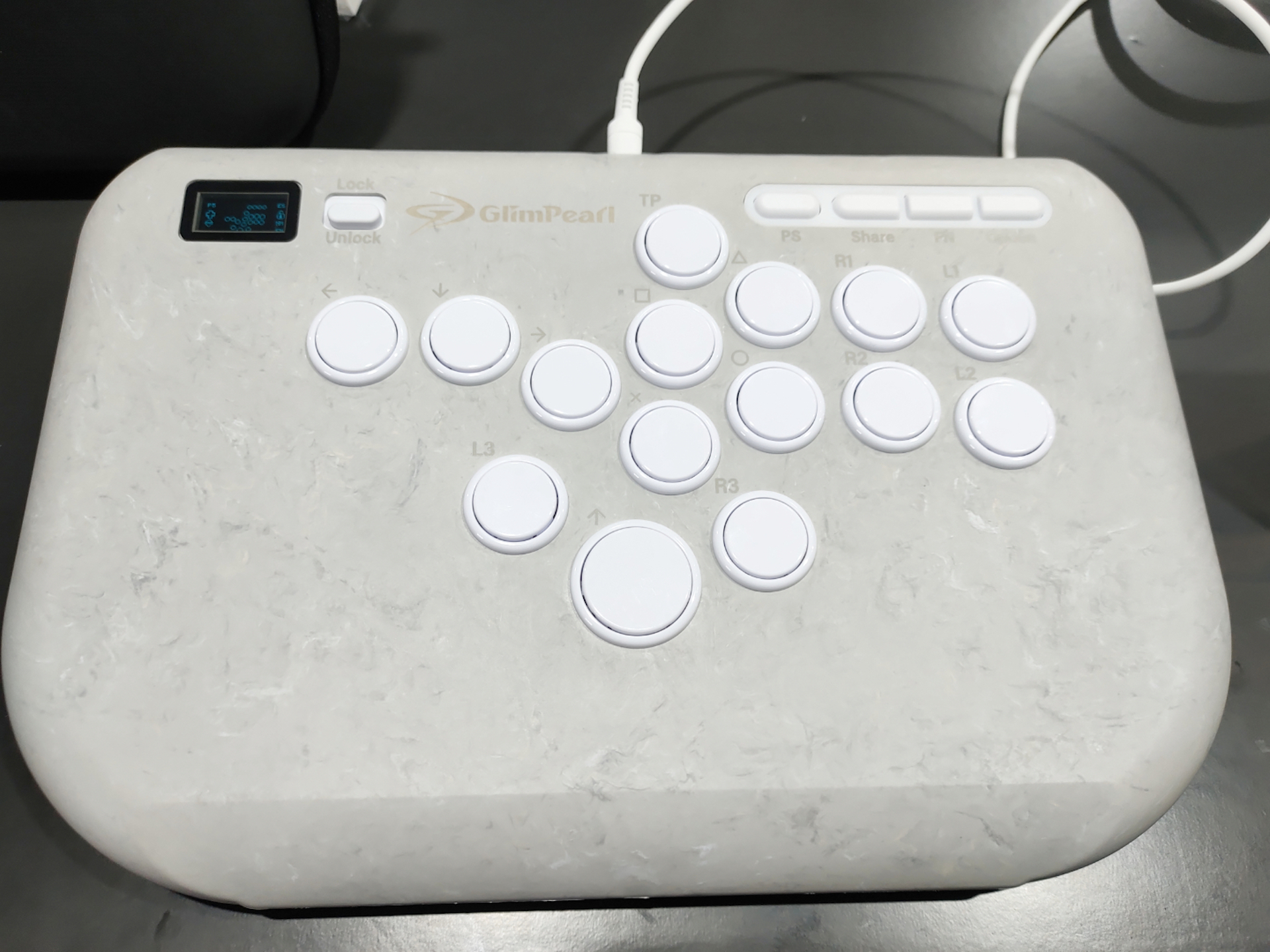 「NAGORI」を使った触り心地の良さは、間違いなく他のレバーレスにはない個性である