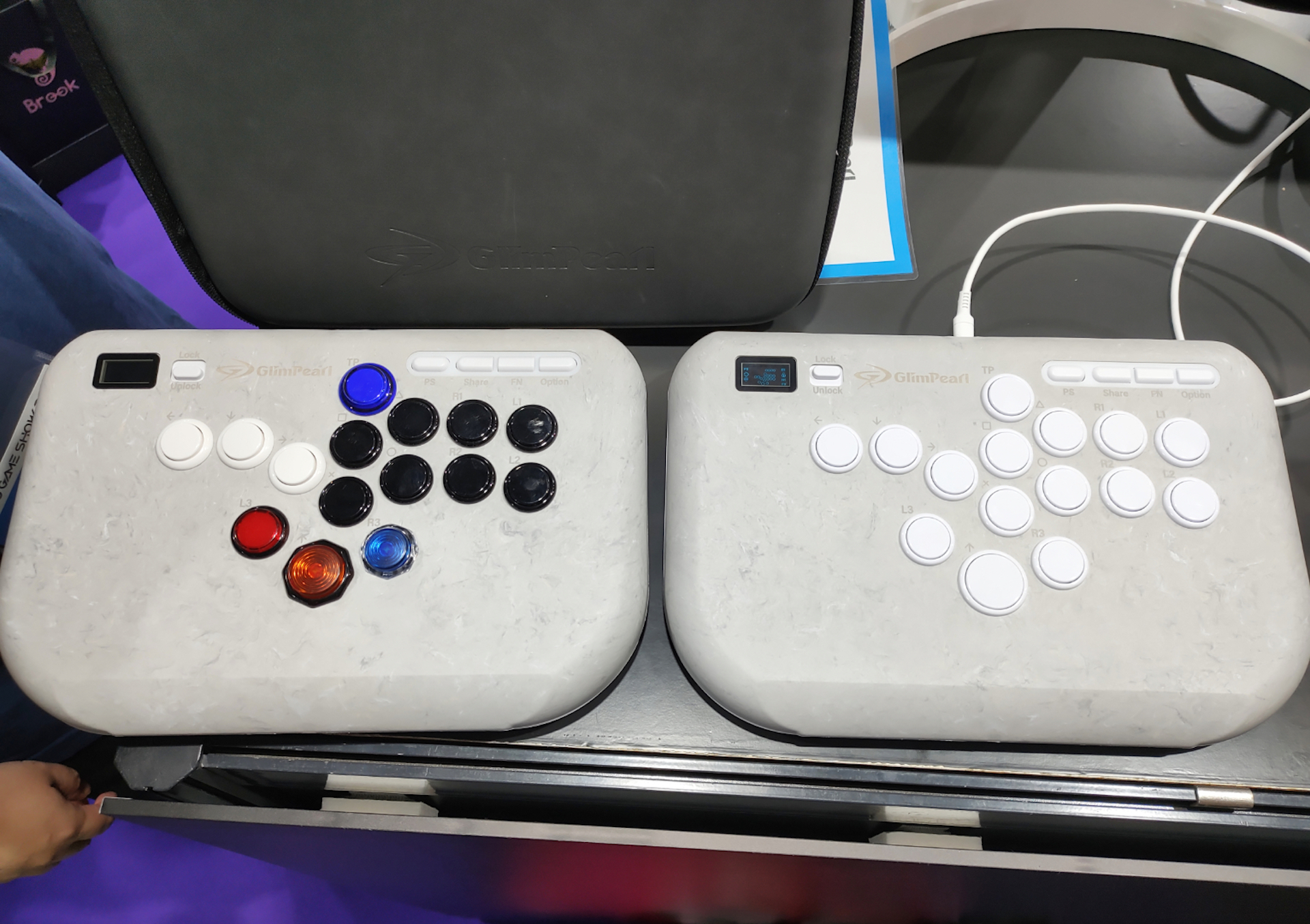 2台を並べてみると確かに模様が異なる