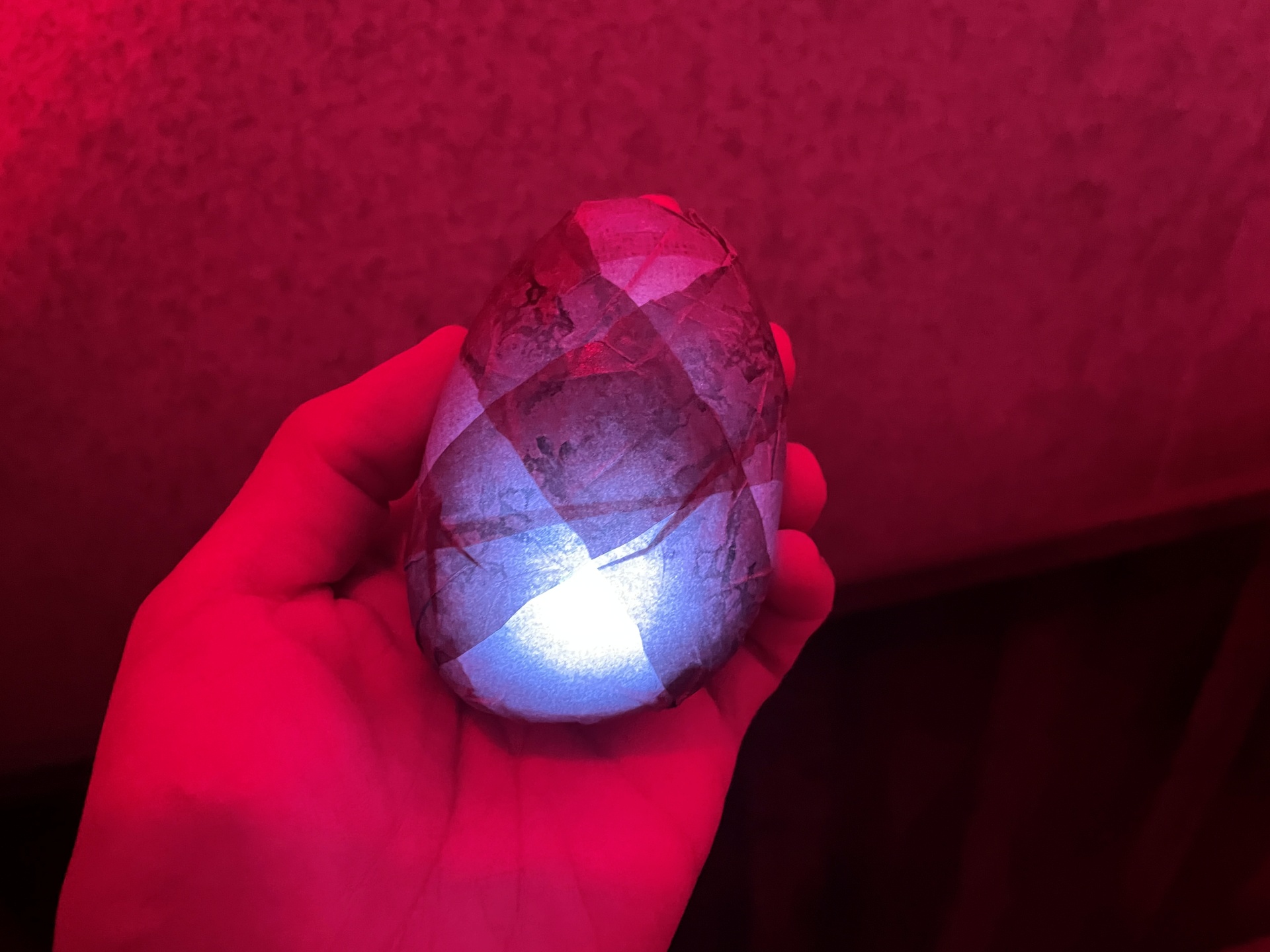 渡される石ころ。淡く光っている