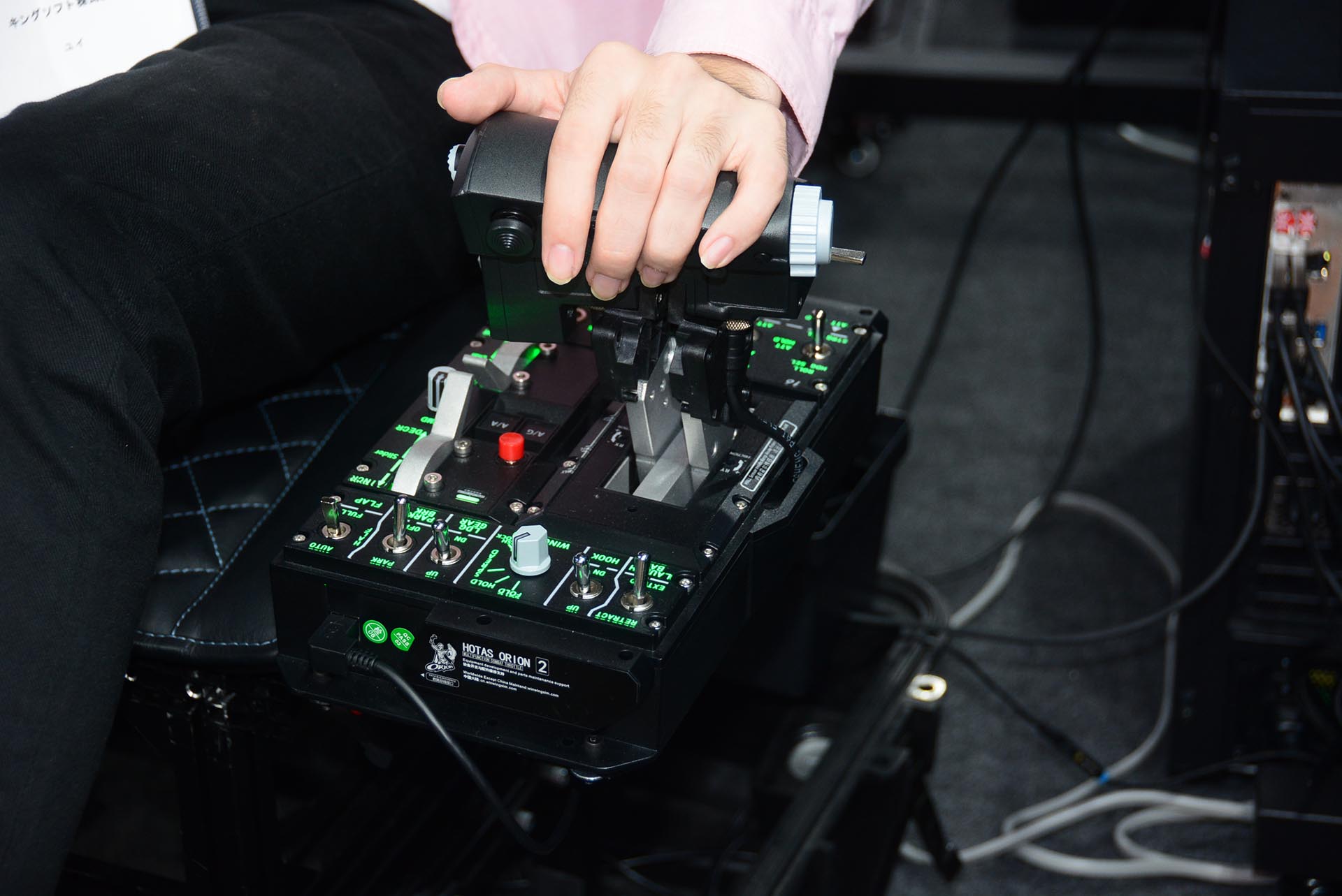 実際の機体の訓練に使用できる本格的な機器