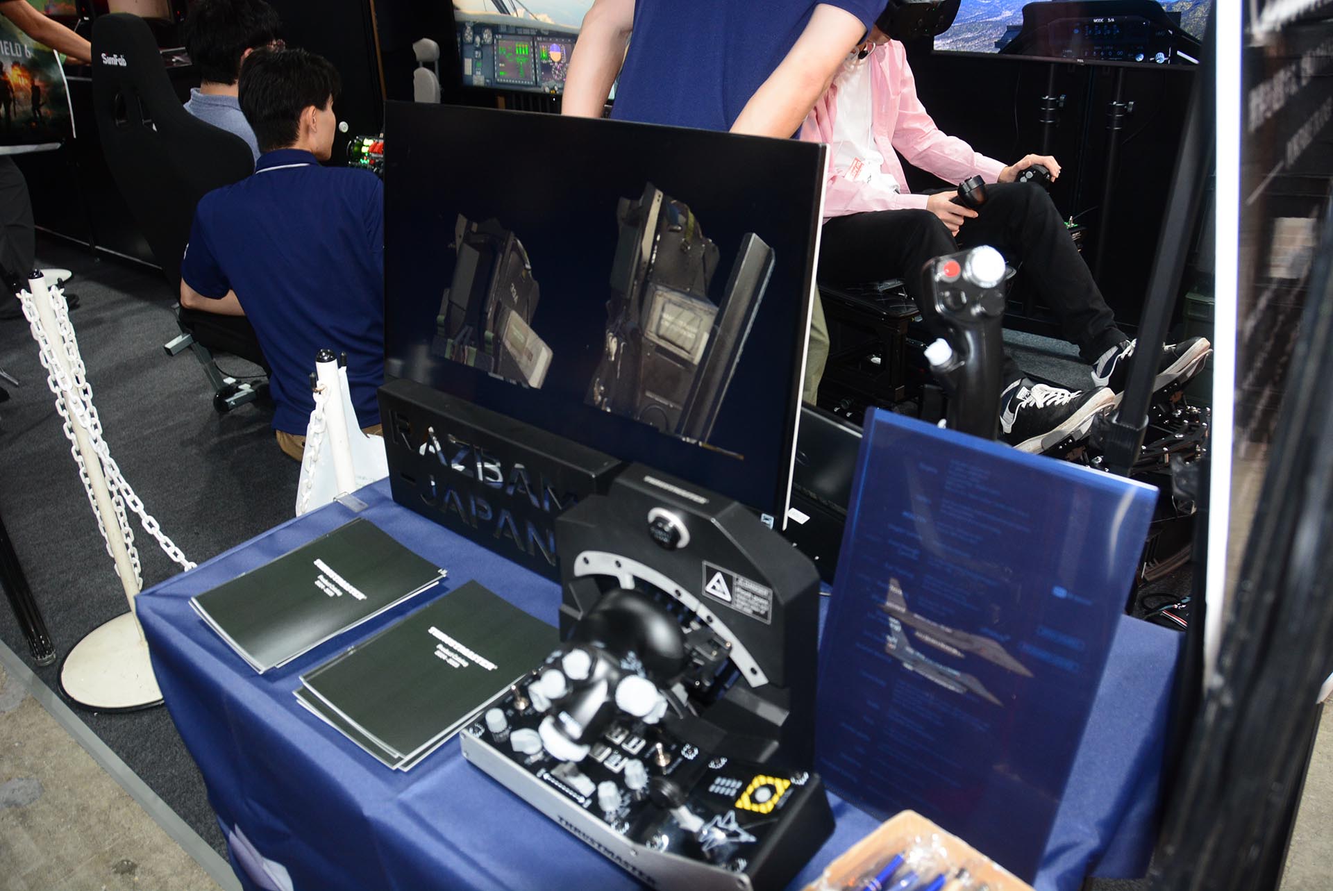 Thrustmasterの米国空軍公式ライセンスのレプリカコントローラ「Viper tqs」も紹介