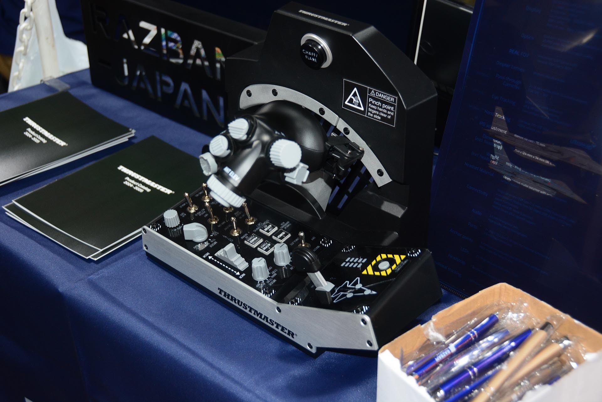 Thrustmasterの米国空軍公式ライセンスのレプリカコントローラ「Viper tqs」も紹介
