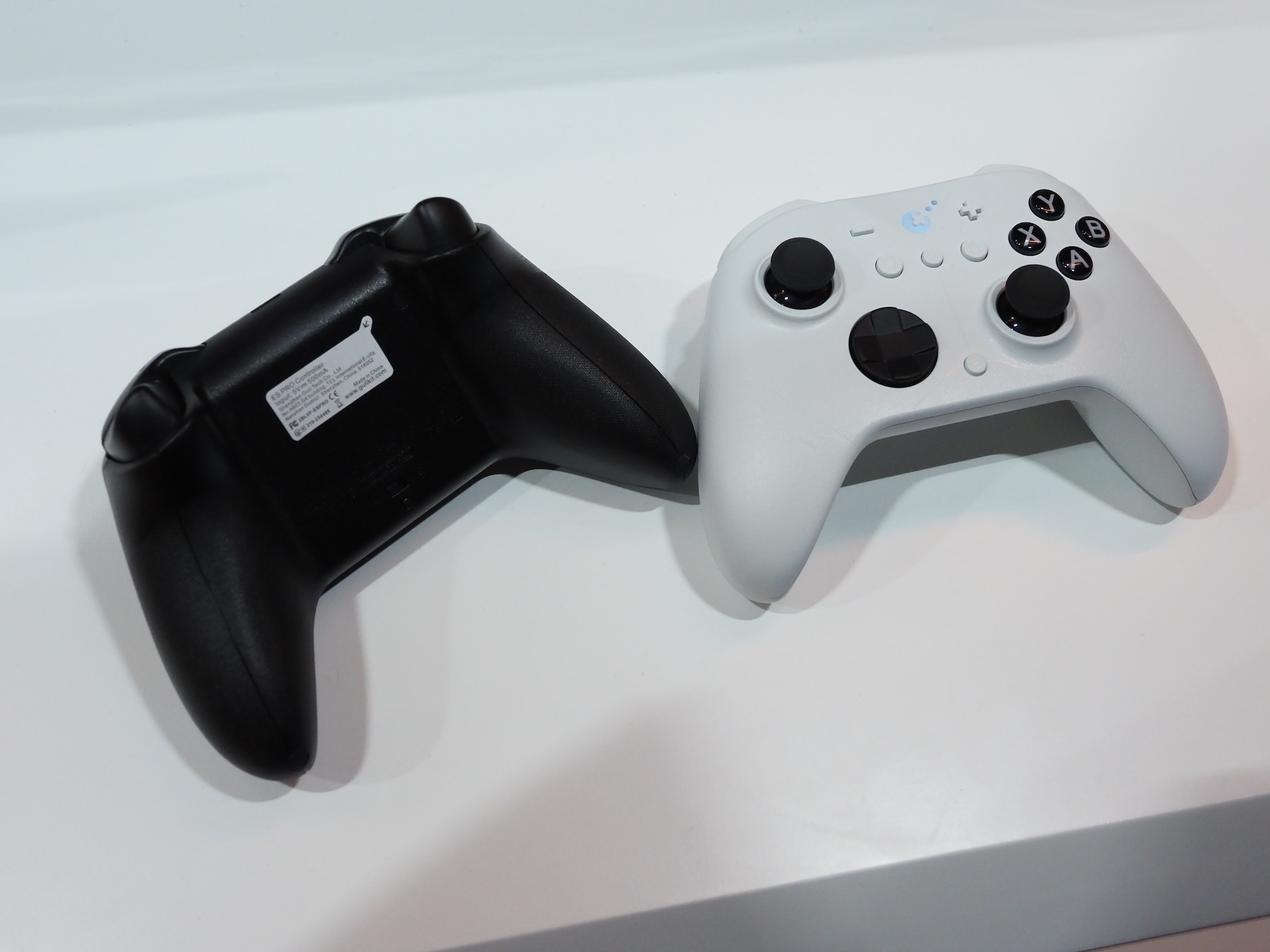 様々な電波が飛び交っている会場内でも遅延を感じないゲームプレイを楽しめた。価格もリーズナブルなので、気になる方はチェックしてみてほしい