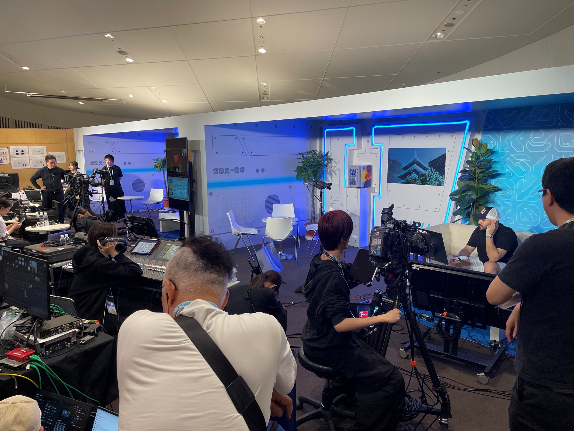 配信ブースにも特別に入れてもらえた。取材時はちょうどエジプトのストリーマーが配信中だった