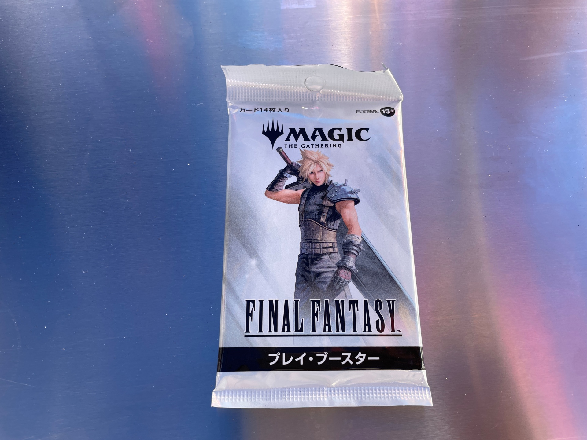 外のワゴンではレッドブルを購入可能。くじ引きでアタリを引くと「マジック：ザ・ギャザリング」の「ファイナルファンタジー」コラボパックがもらえる