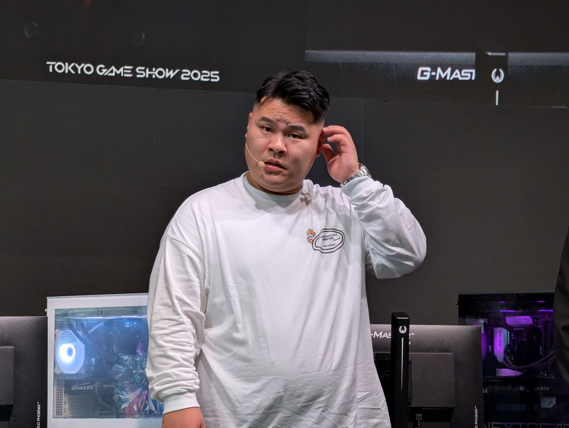 朝一のトークセッションで「NEXTGEAR」最新製品をたくさん見てきたまざー3さんは「NEXTGEAR」のお得さに驚き思わず「お買い得」を連呼していた