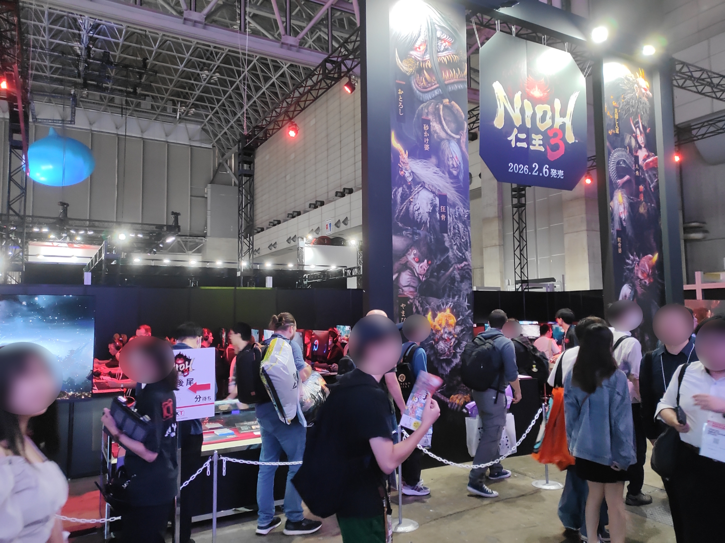 コーエーテクモゲームスの「仁王3」試遊ブース。試遊版でも戦える、妖怪化した武田信玄の巨大立像も展示されていた