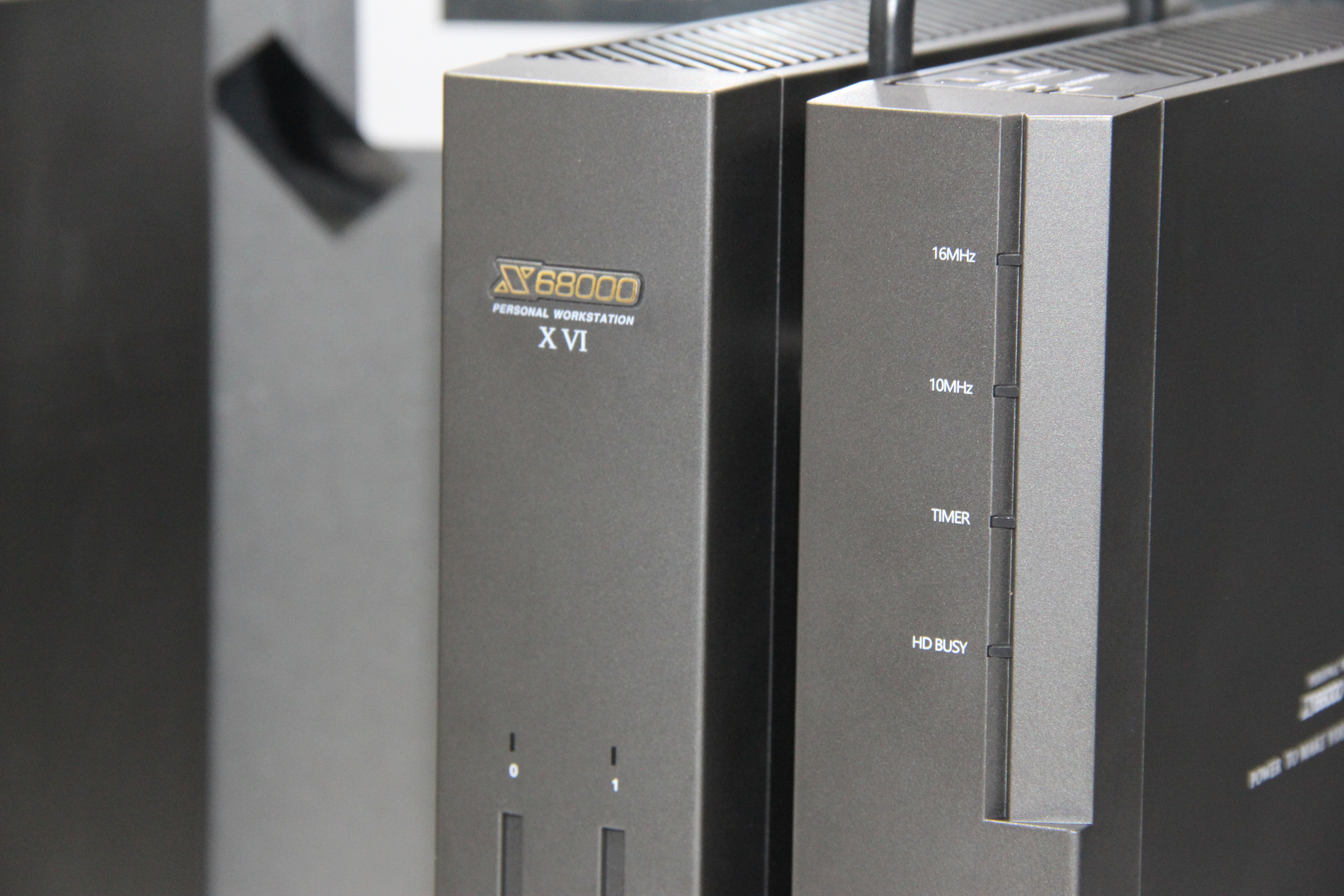 正面と側面の「X VI」表記に関しては、TGSに持ち込んだバージョンだけの仕様で、調整後のモデルでは修正されているとのこと。これを聞いて、ホッとした人も多いことだろう