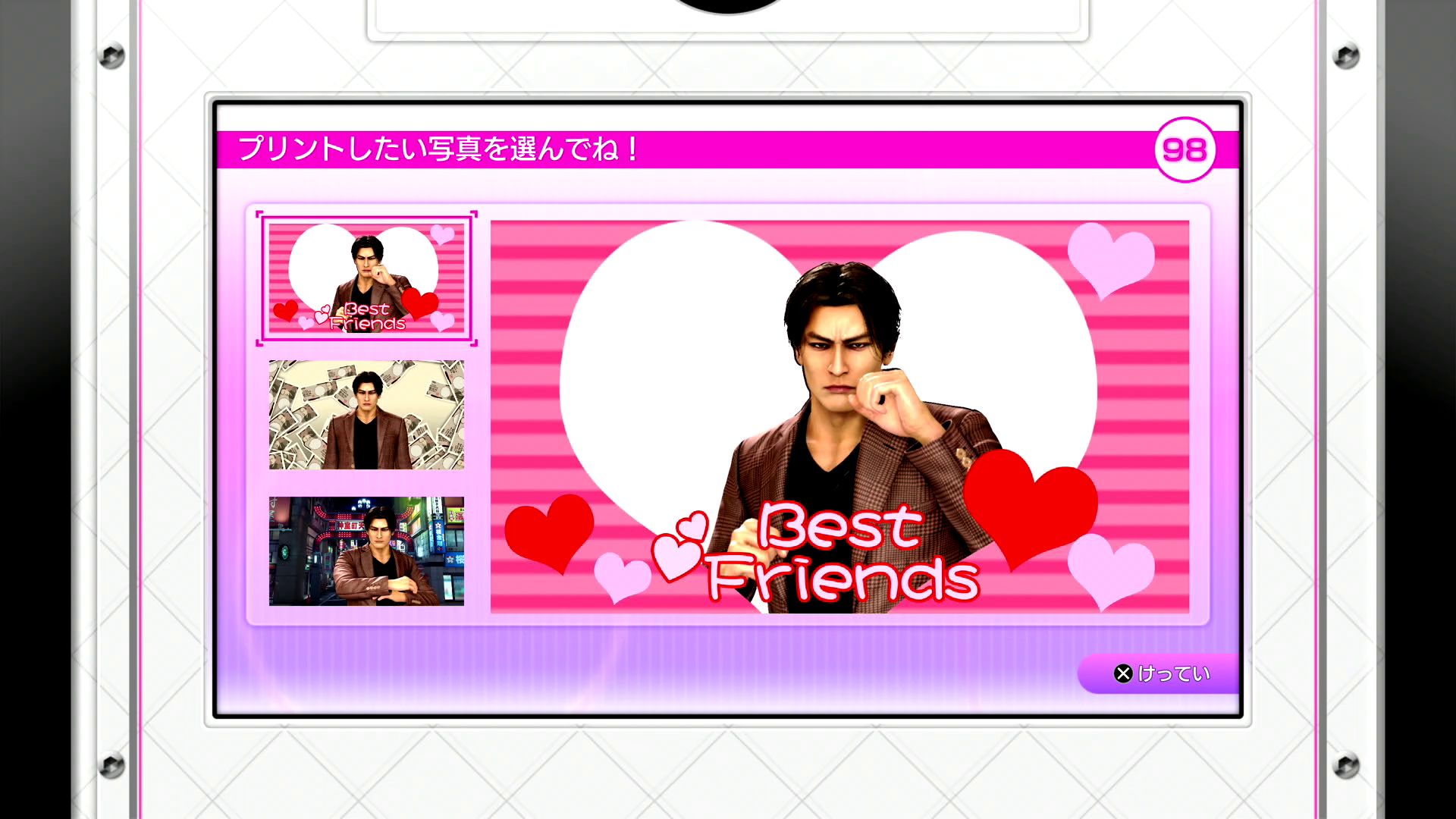 プリントサークルで写真シールが集められる。懐かしの“プリ帳”を思い出させる