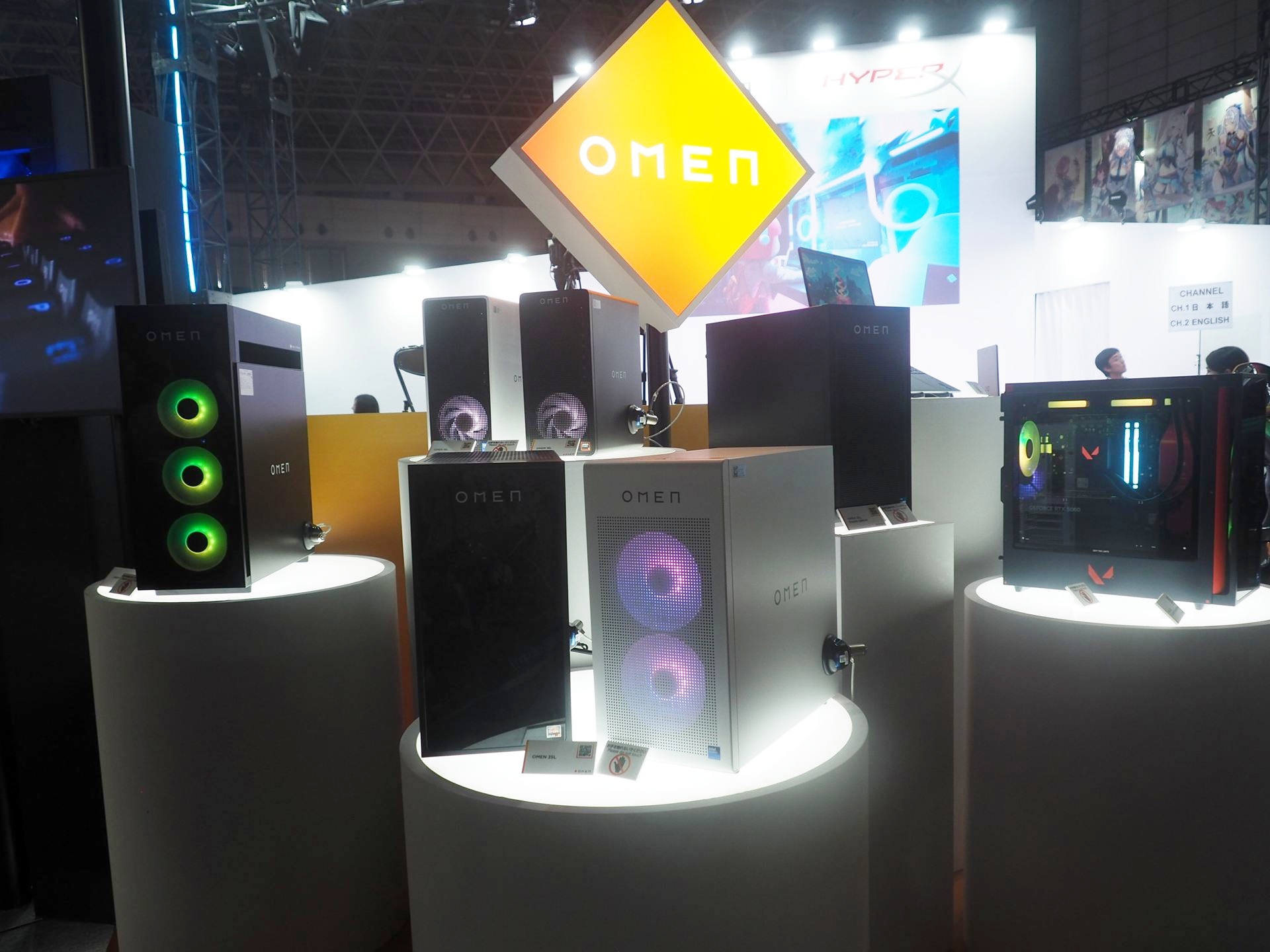 ブース中央のPC展示コーナー