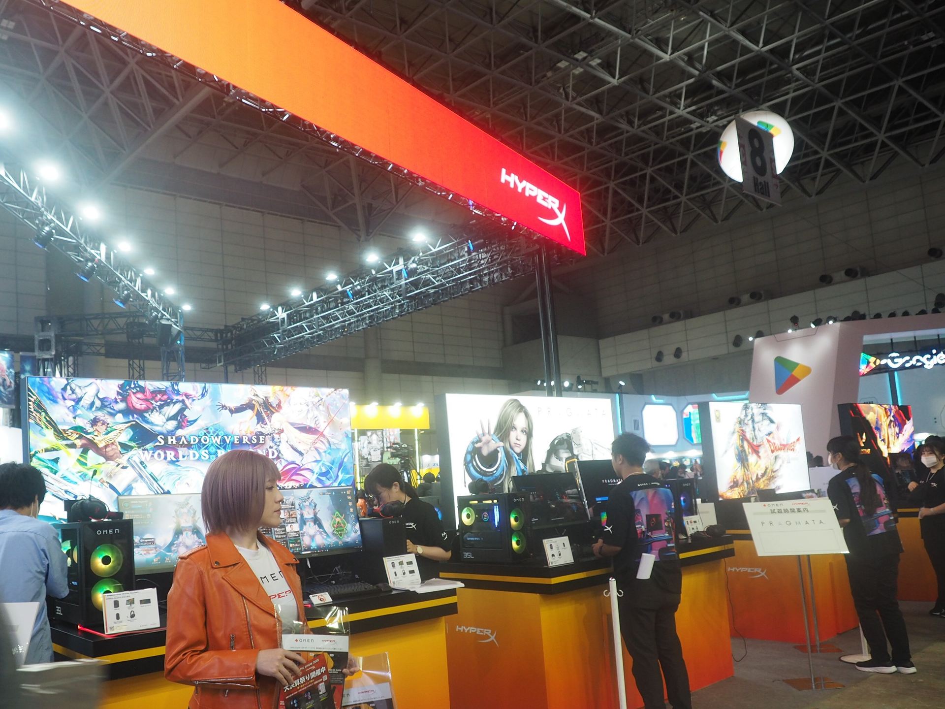 ブースの外側にも試遊台が並んでいた