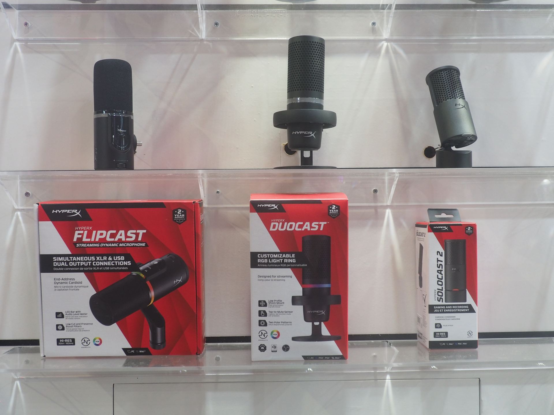 左が新製品の「HyperX FlipCast」、右が新製品の「HyperX SoloCast 2」である