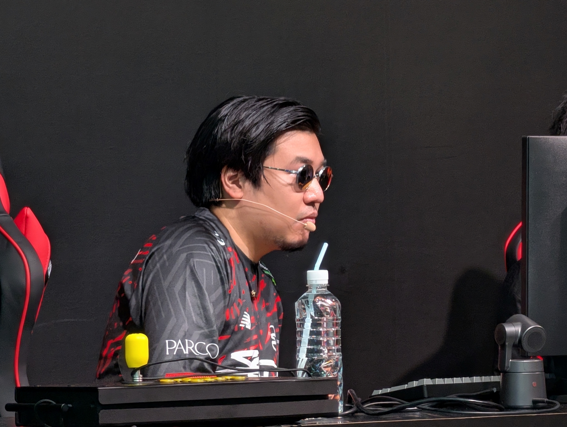 組手初戦はストーム久保氏のエドモンド本田と、ストーム久保氏の動画配信を楽しく見ているという視聴者の1人