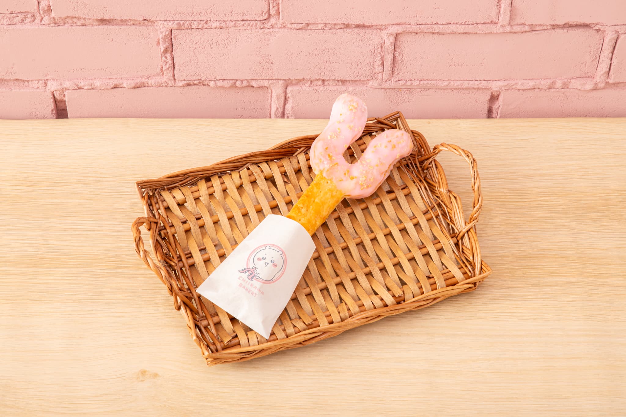 “ヤーッ!!”シュガーに包まれたちいかわの甘いさすまたスティックパイ