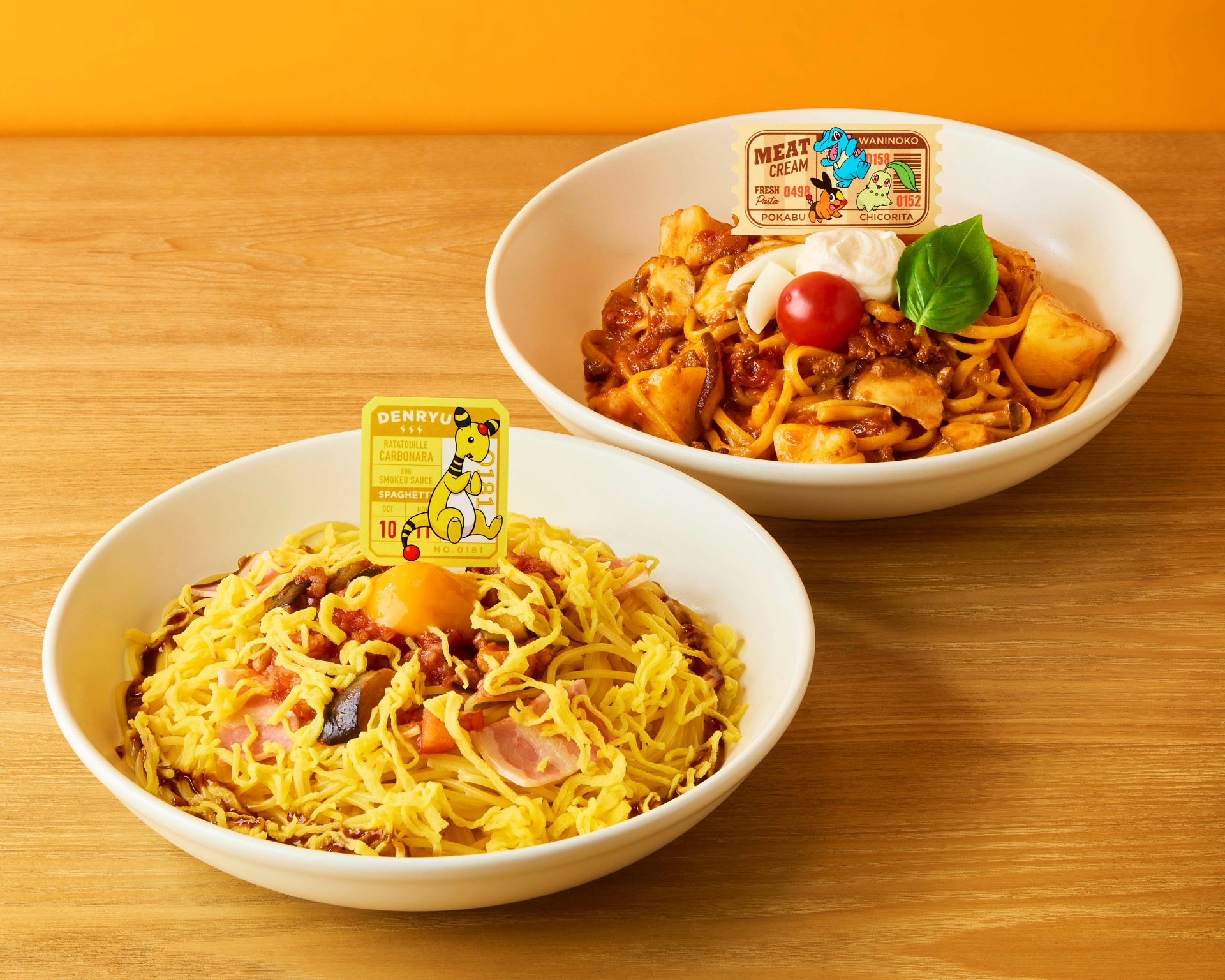 デンリュウのラタトゥイユカルボナーラ（左）、チコリータ・ポカブ・ワニノコの仲良しミートクリーム 生パスタ（右）