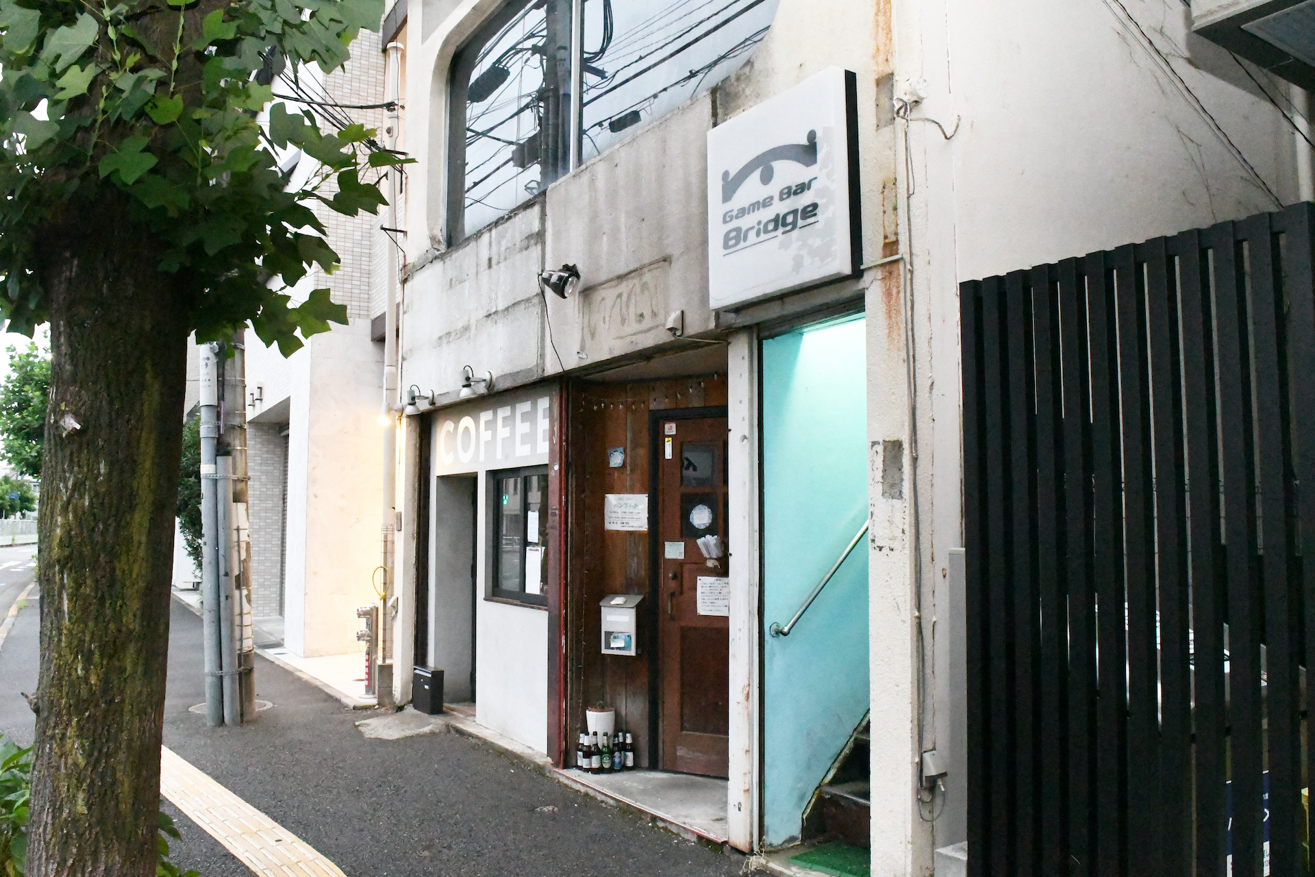 東京都立川市にあるゲームバー「立川Bridge」。立川駅から徒歩6分程度という近さにお店がある