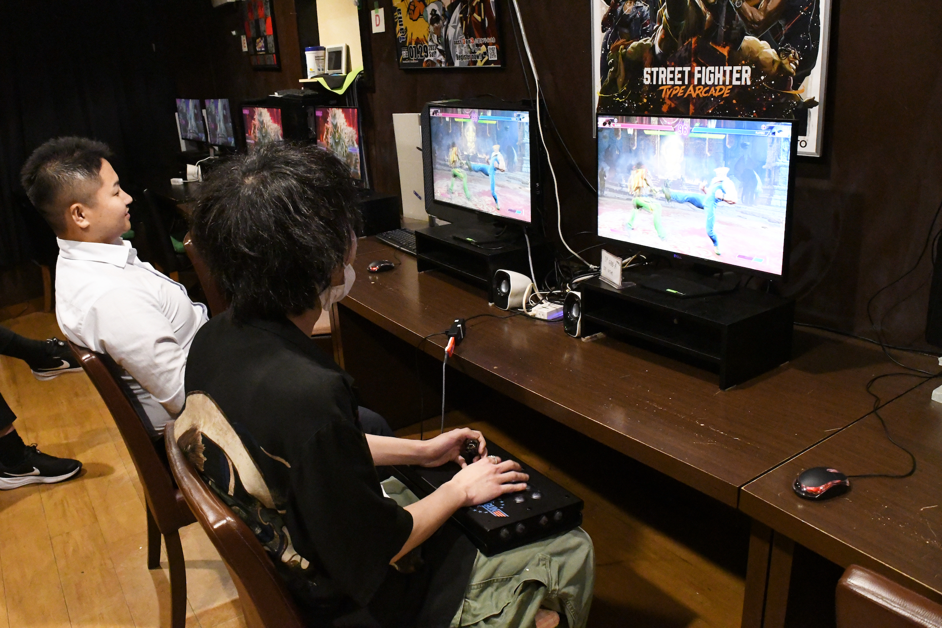 自分専用のモニターがあるので画面が見にくいということもなく、快適な環境でプレイできる