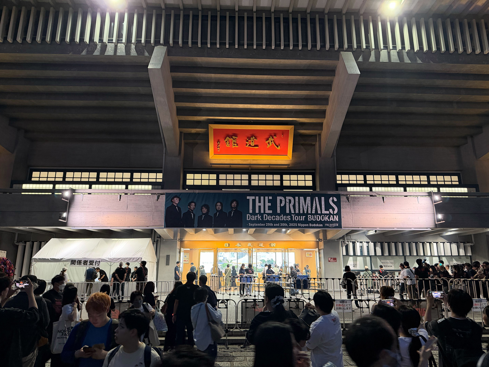 入場している人たち。レギュレーターを装着している人が多かった