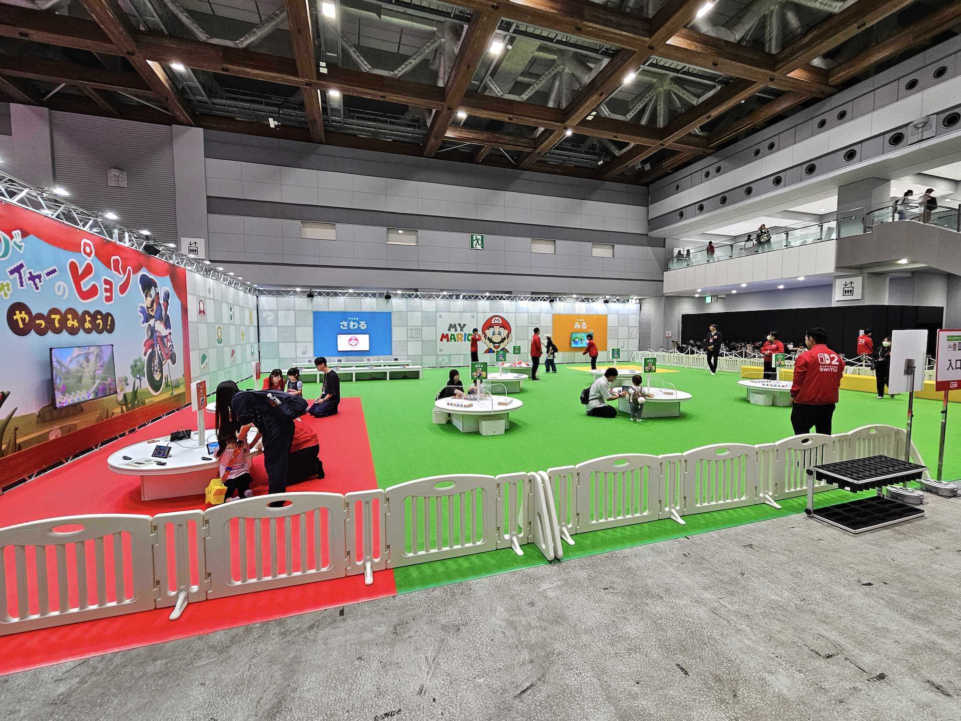 未就学児の子どもを連れた家族だけが入場可能。ベビーカー置き場も用意されている