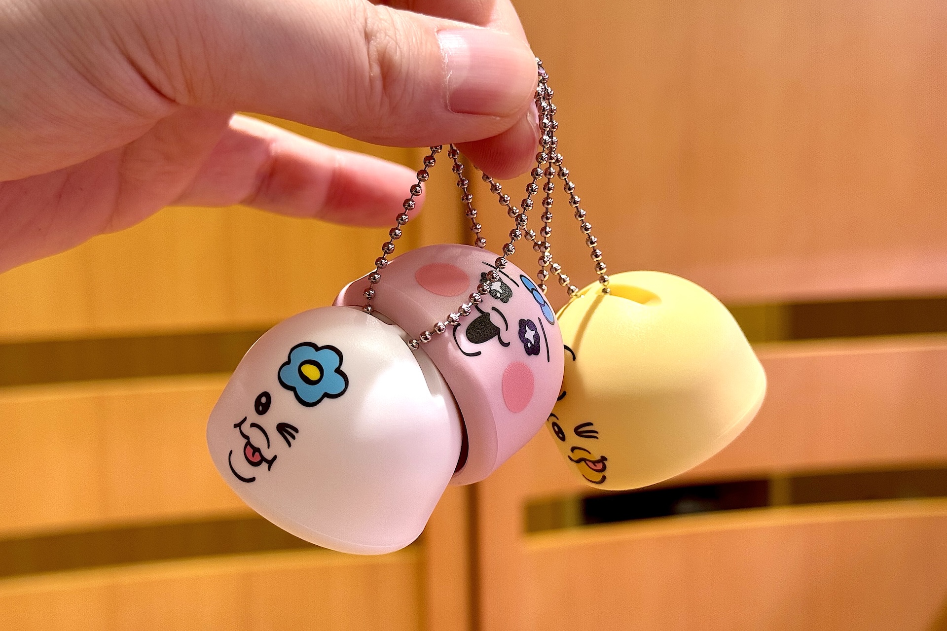 ボールチェーン付きなのでジャラっとカバンやポーチに付けるなどして楽しめる