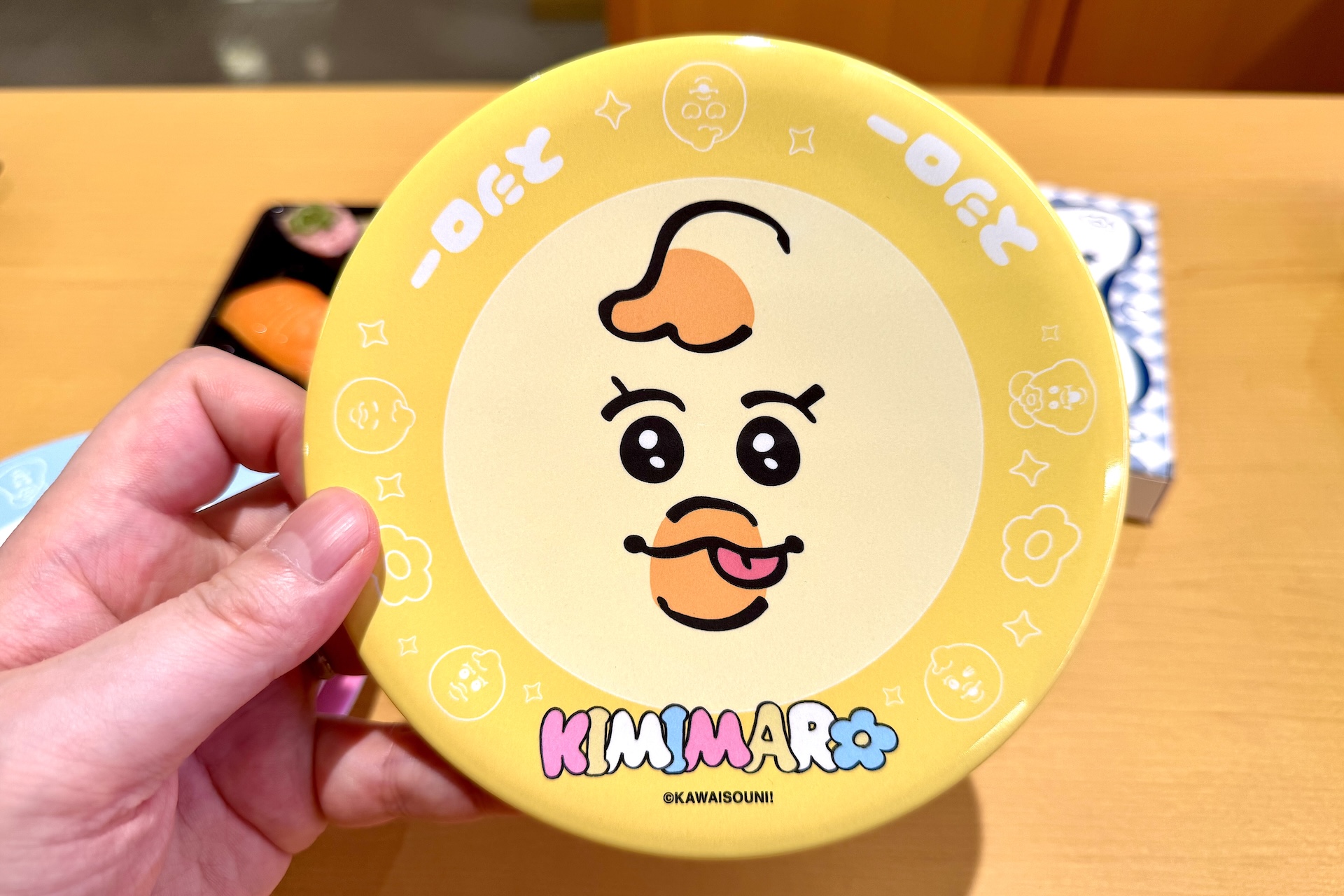 すし皿はおぱんちゅうさぎ、んぽちゃむ、きみまろの全3種