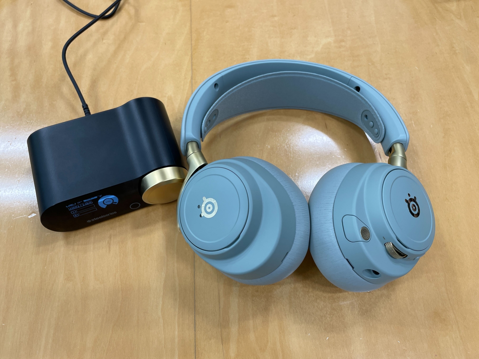 本体のカラーに合わせて、「GameHub」のツマミ部分の配色も変わる