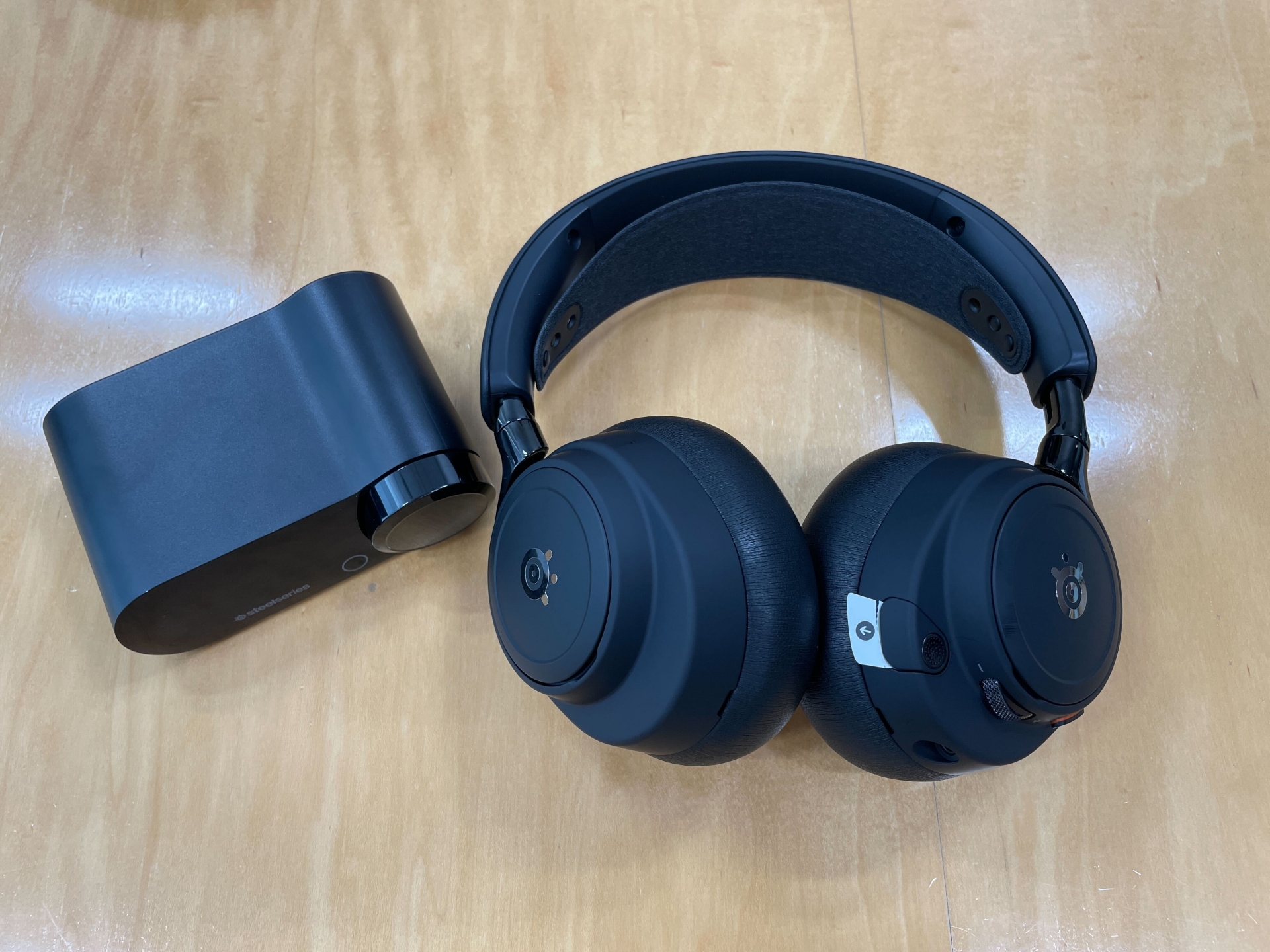 本体のカラーに合わせて、「GameHub」のツマミ部分の配色も変わる