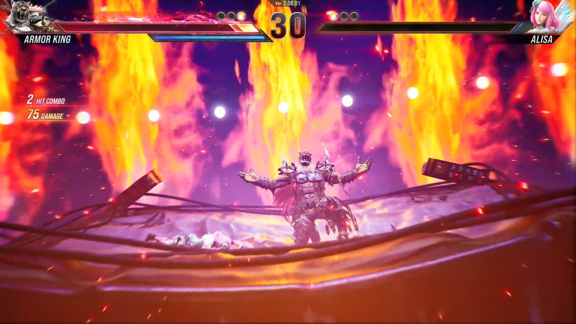 レイジアーツ「悪の華」ヒット時は突如リングが発生し、そこで大技を決めて、リングが崩壊。最後は炎が吹き出すド派手な演出が楽しめる