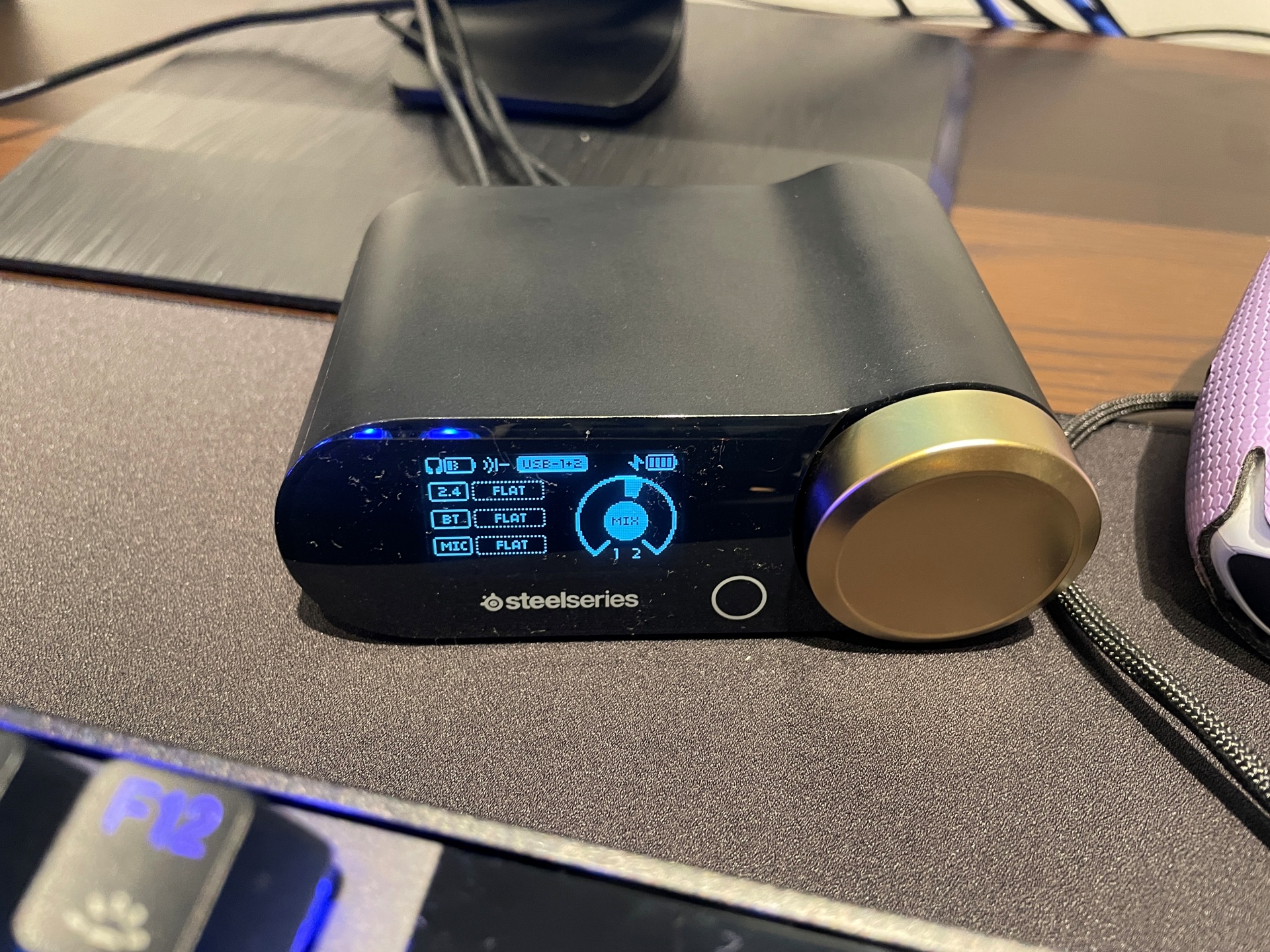 「GameHub（ゲームハブ）」本体。イコライザーなども設定可能