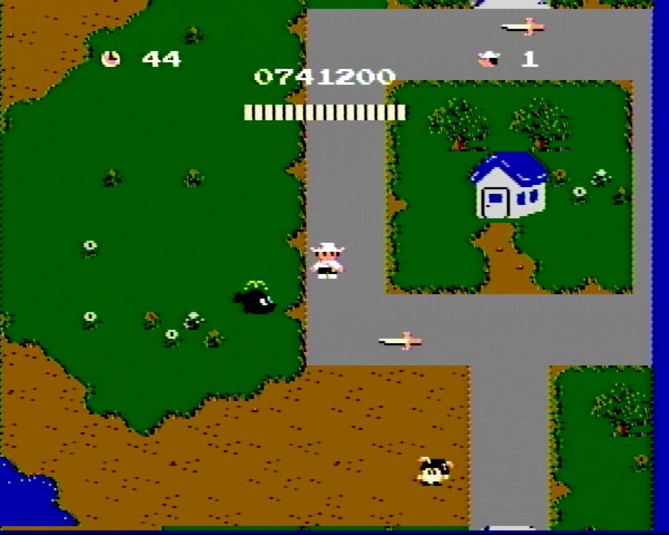 同じ敵を16体連続で倒すとクジラが飛んでくるので、これを撃つと1up。出現させるまではナイフを1発も外してはいけない