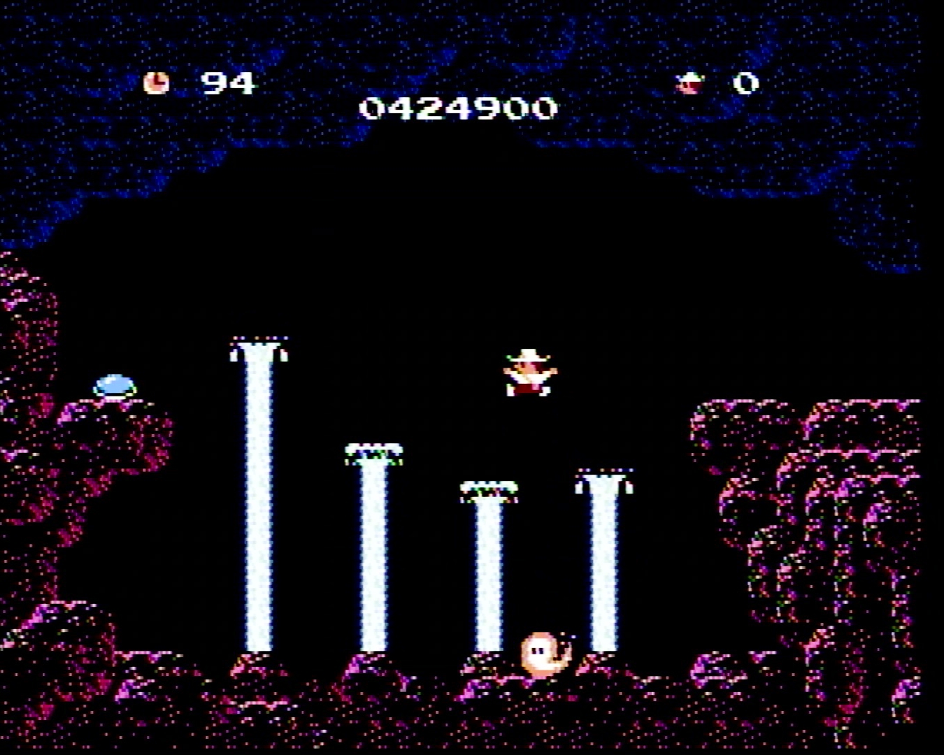 シーン3の左奥にある「キーワード」。アイテムなのにキーワードという呼称は当時の筆者も気になったところ。3種を集めなければならないが、設置がランダムなので揃わないこともある（！）