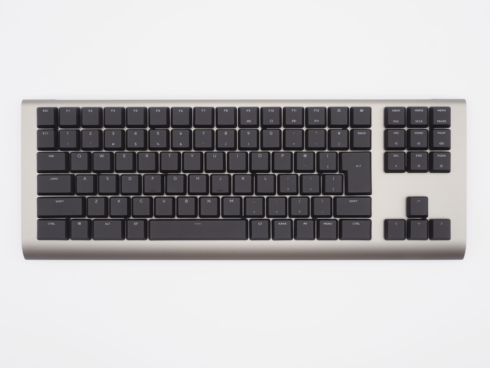 こちらが「ZENAIM KEYBOARD2 TKL」。ゲーミングキーボードらしくない、シンプルなデザインが特徴的