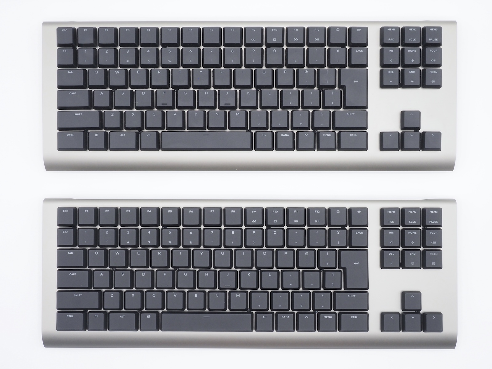 画像上が筆者所有の初代モデル、画像下が「ZENAIM KEYBOARD2 TKL」だが、外観は全く同じだ