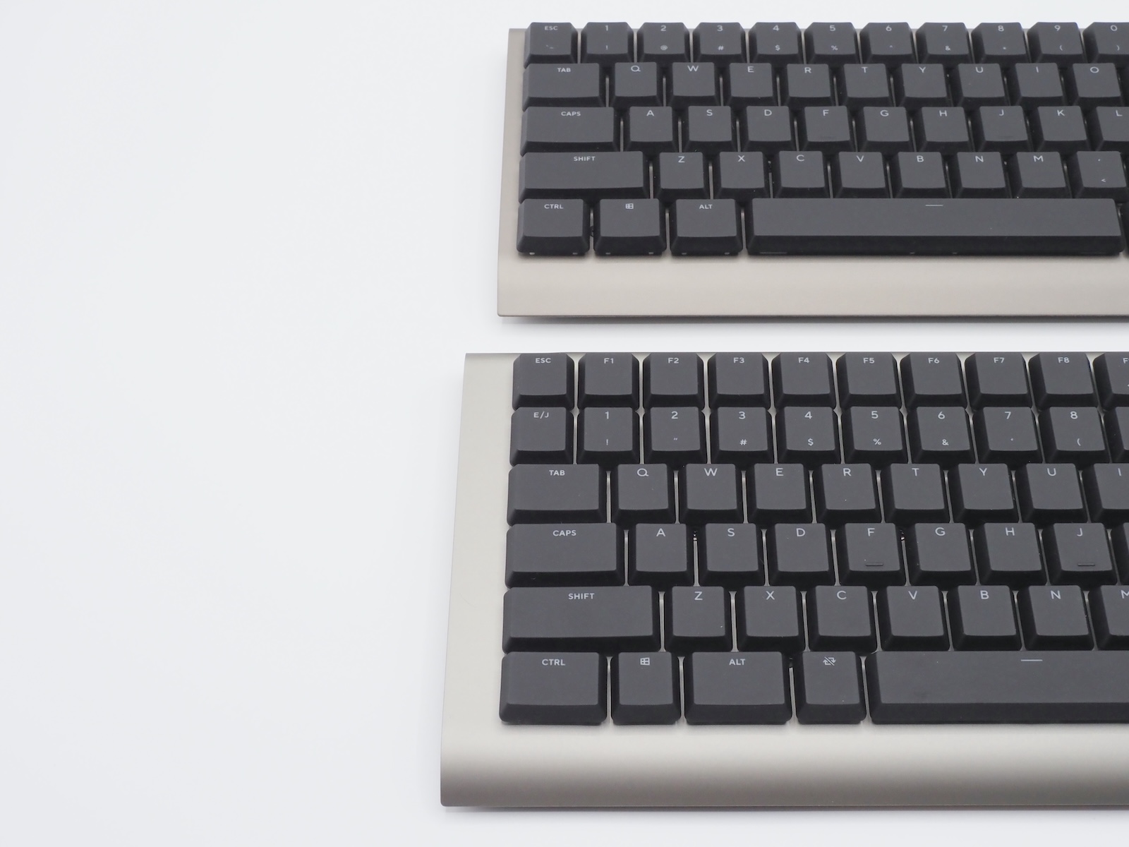 だが「ZENAIM KEYBOARD2 mini」の余白は6.1mm。miniの方が少しスッキリとした見た目になっている